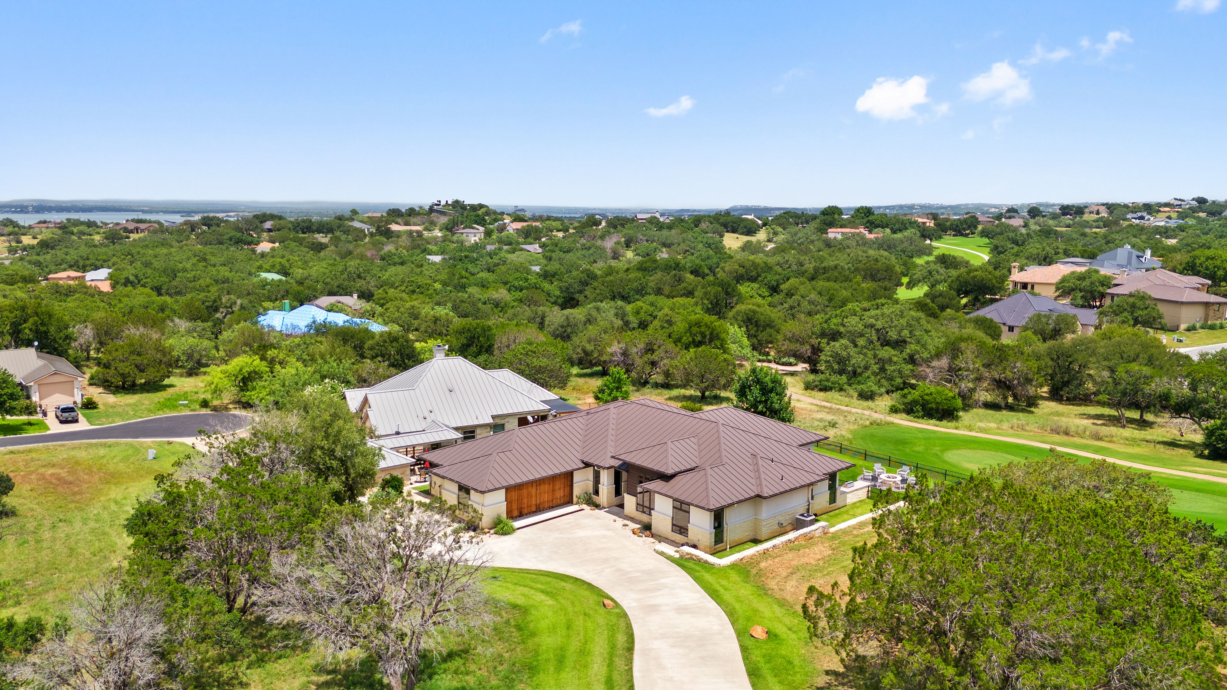 One level Contemporary on Applerock Golf Course