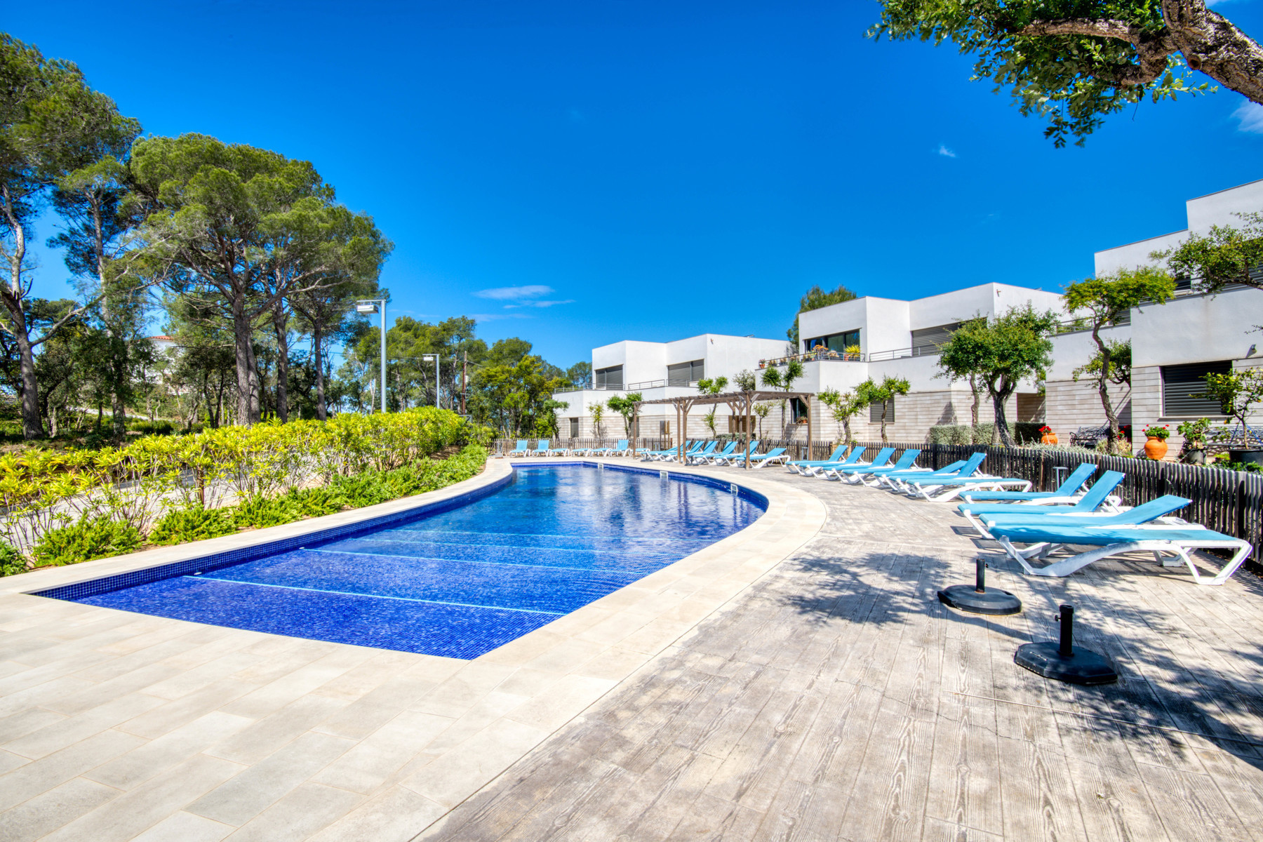 Semi-detached house with pool and tennis court in Llafranc