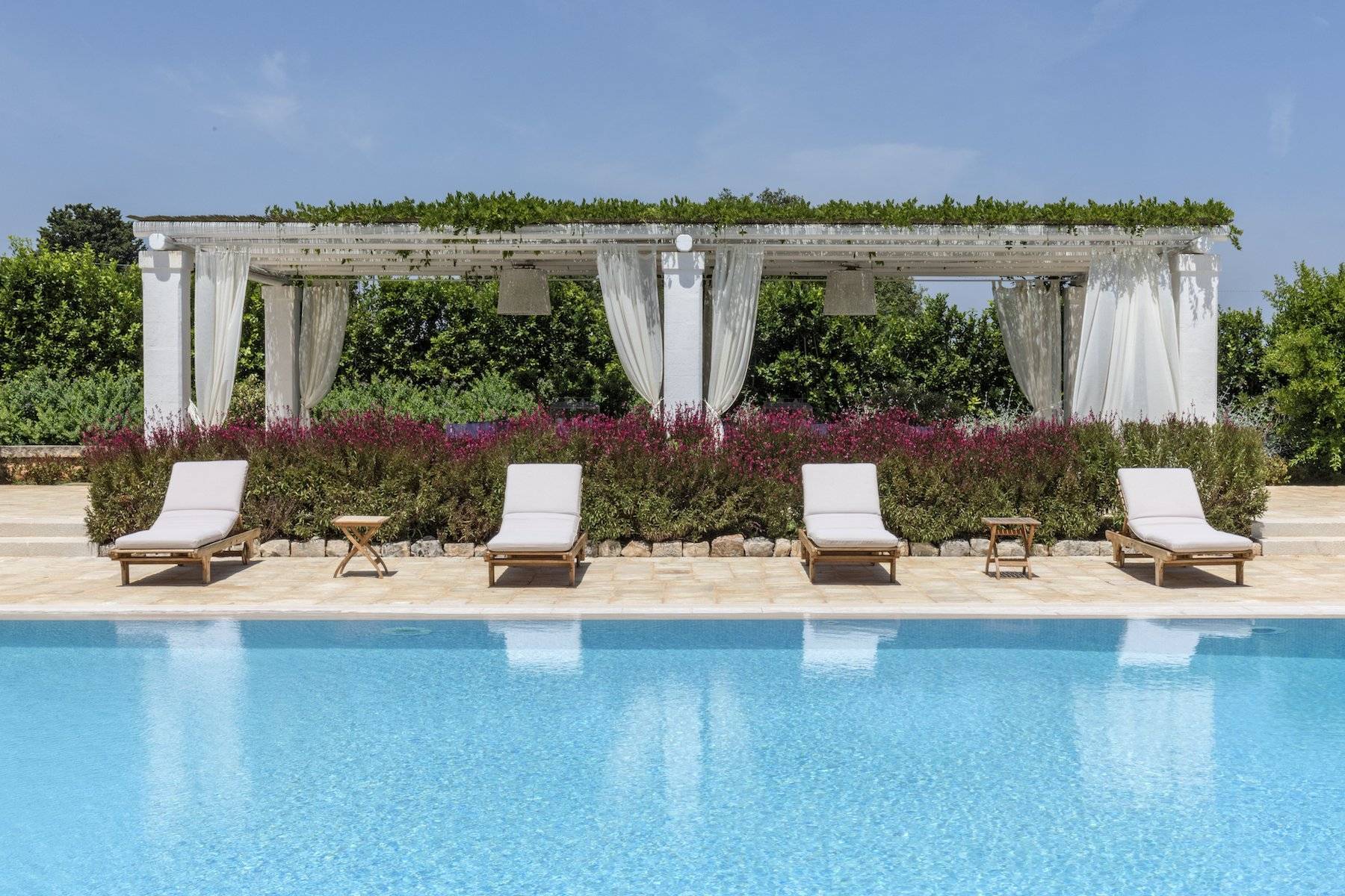 Elegant villa with swimming pool in the hills of Puglia