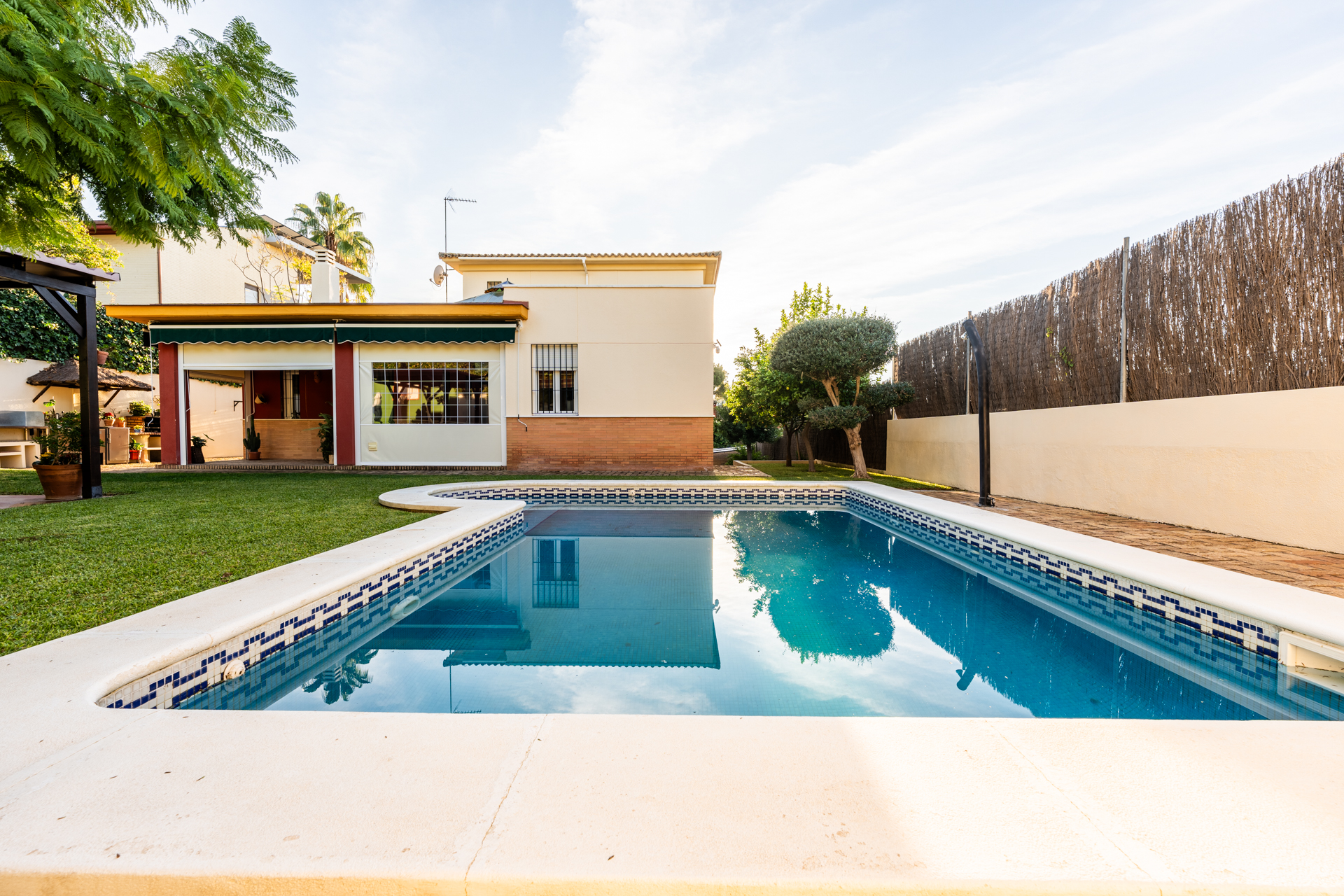 Independent House in the Gated Community of Los Cerros de Montequinto