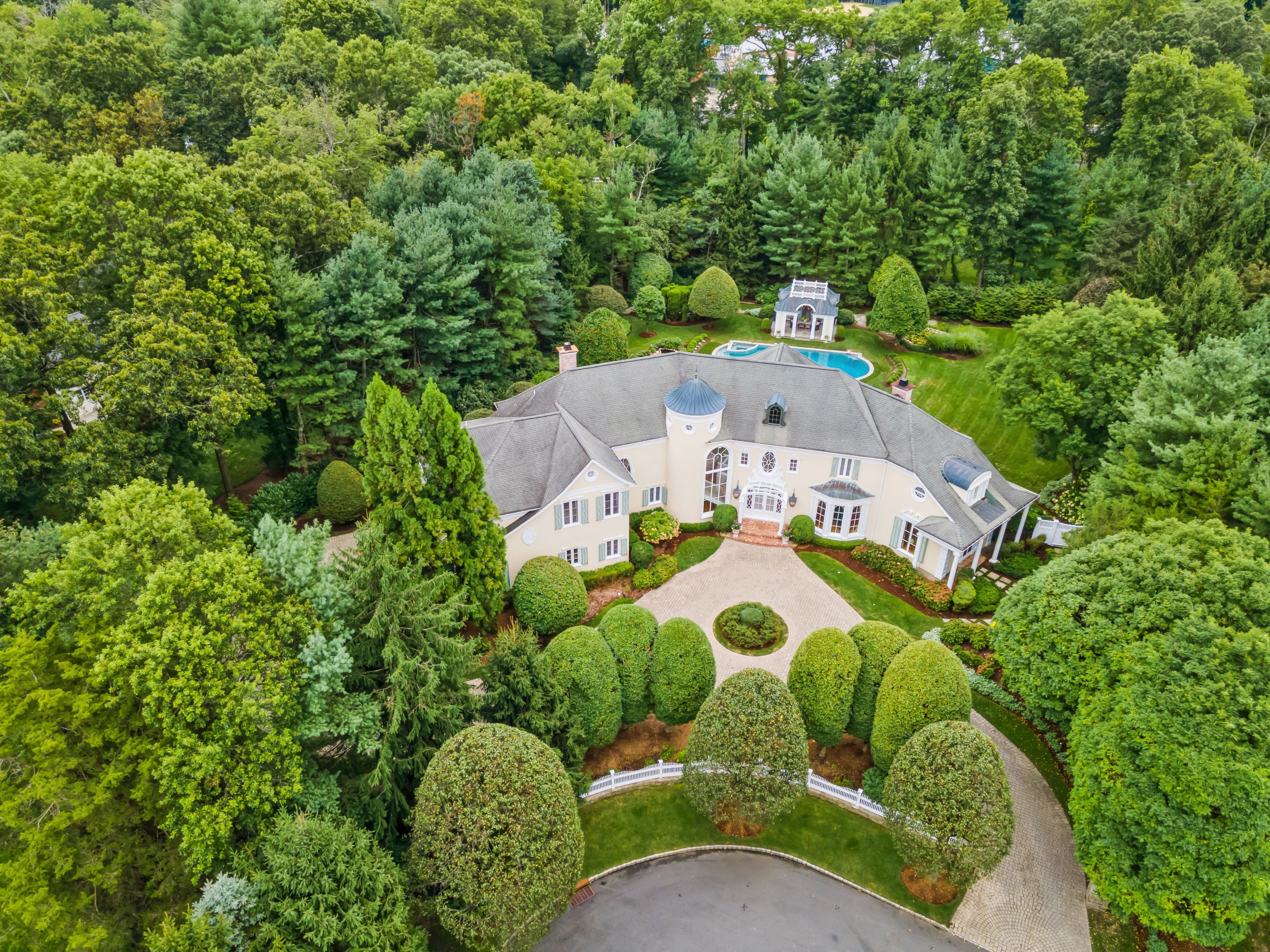 106 Greenfield Hill, Franklin Lakes, NJ 07417