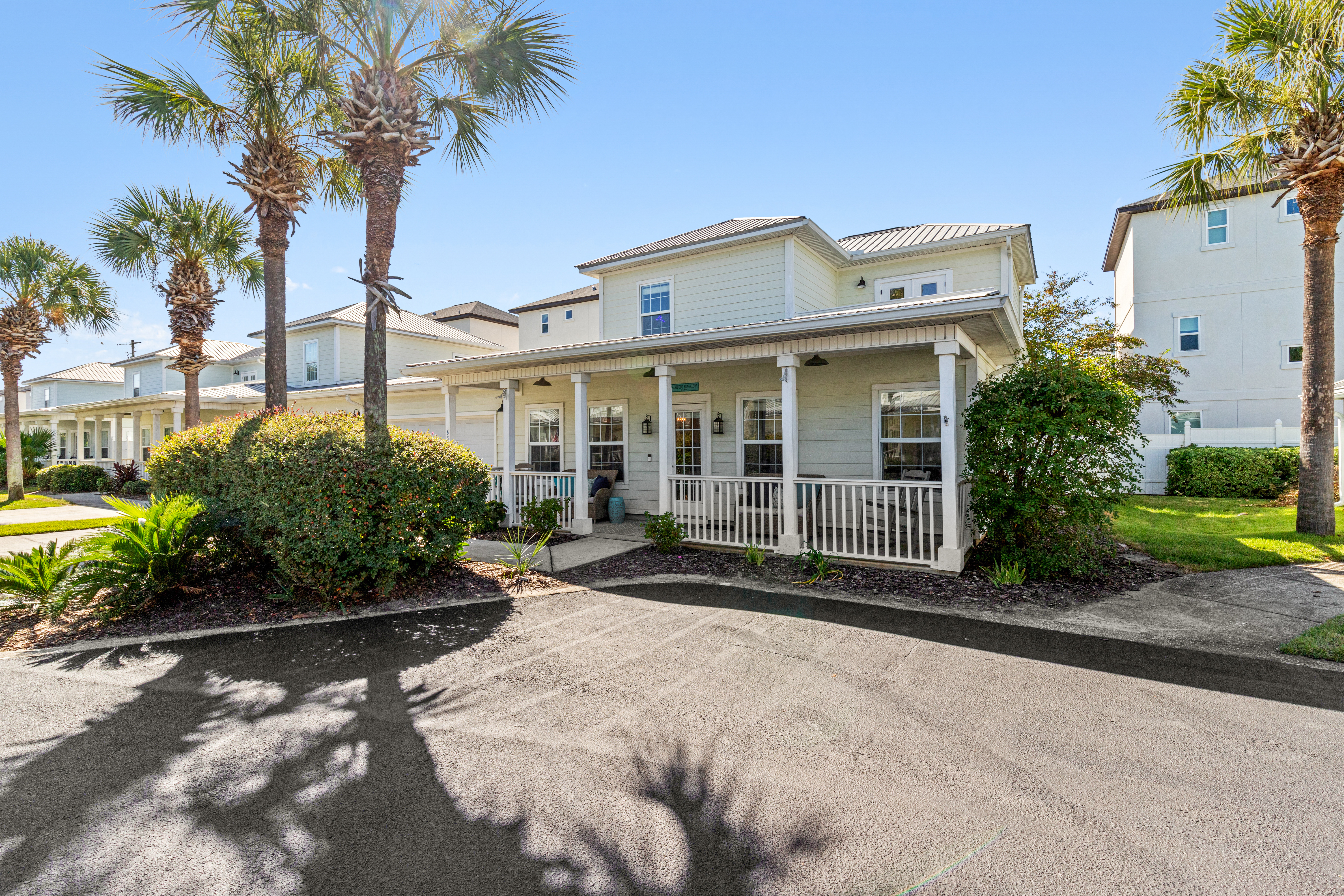 Updated Beach Home With Garage/Game Room Near Community Pool