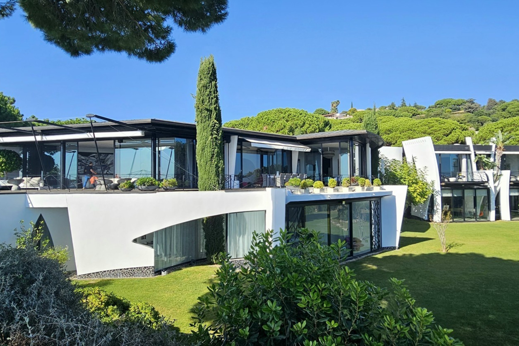 Architectural jewel with incredible views on the coast of Barcelona.