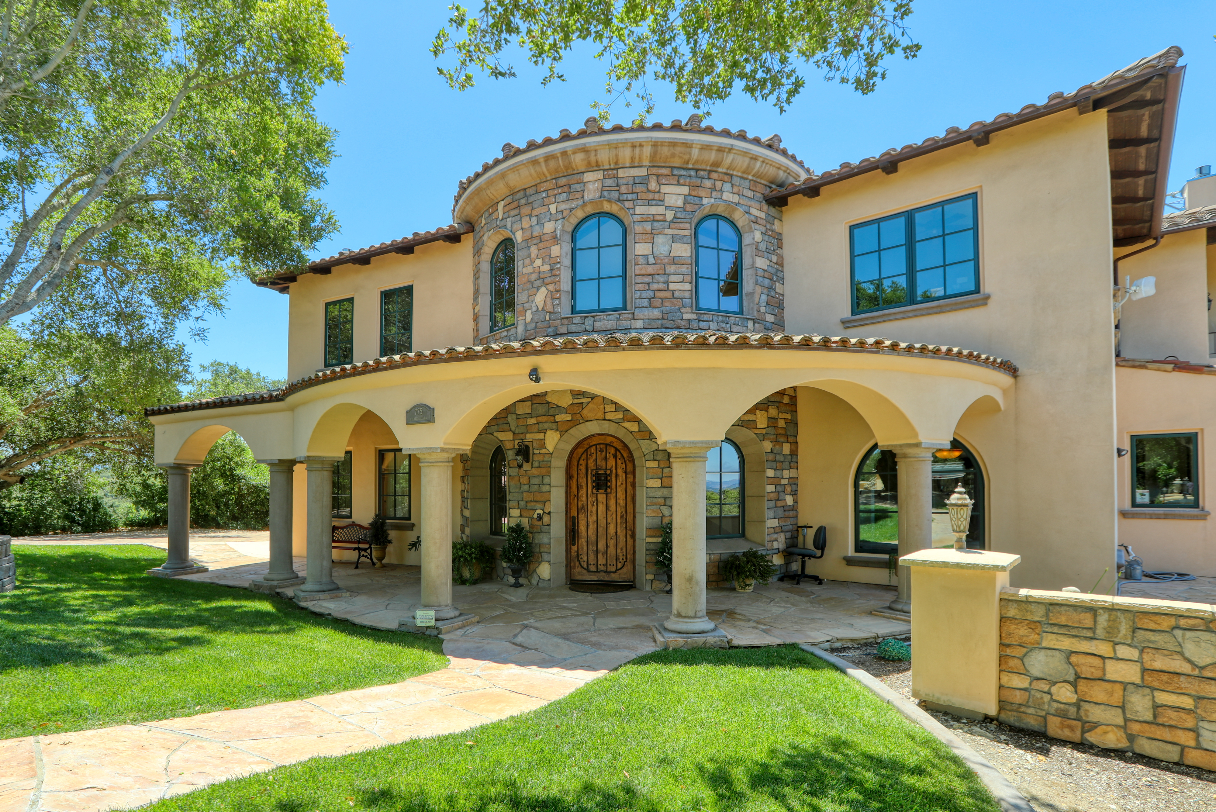 Tuscan-Inspired Villa with Panoramic Views