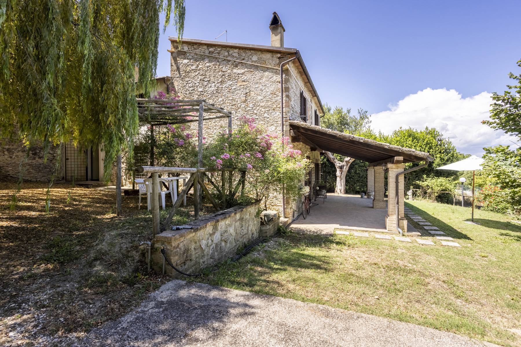 Villa with panoramic views of the Umbrian hills