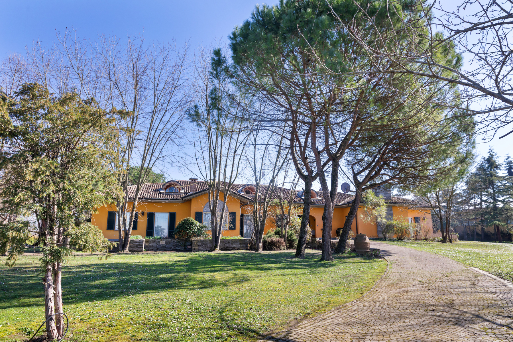 Bright, modern villa with stables