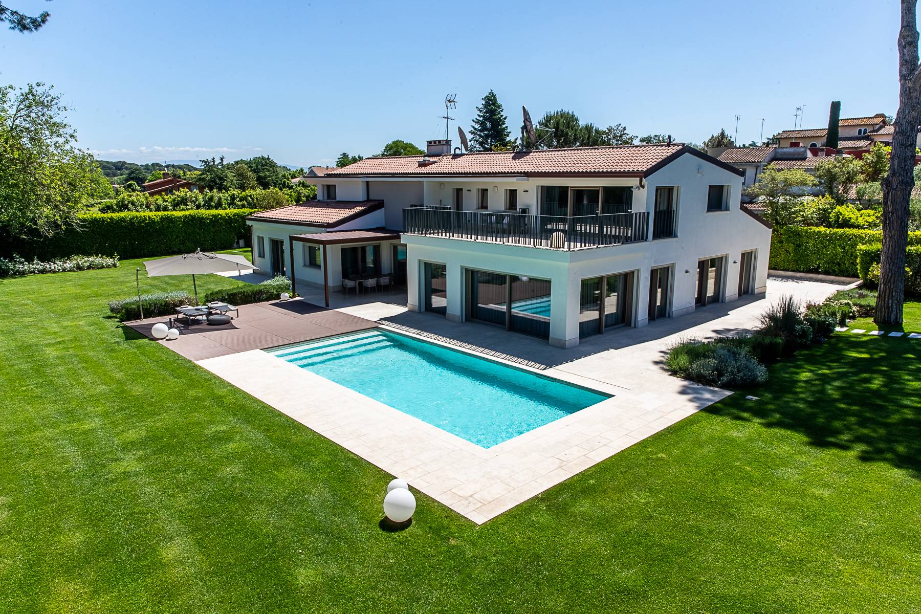 Stunning design turn-key villa with pool in Olgiata