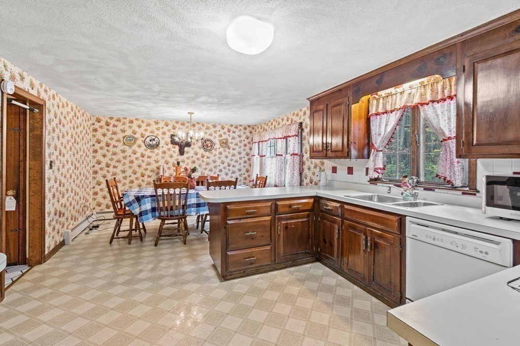 74 Lovejoy Rd, Andover, MA 01810