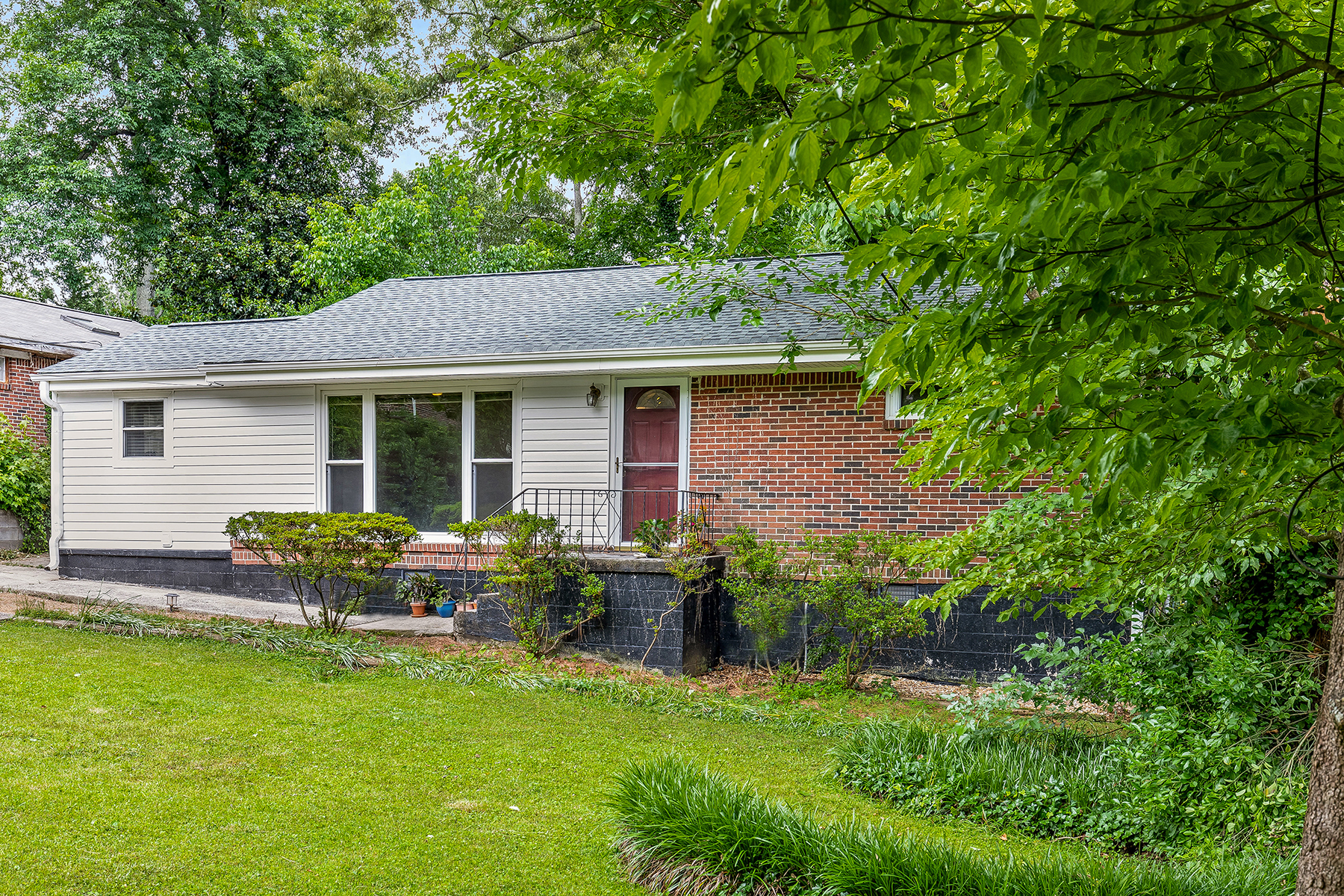 Charming One-Level Ranch In Convenient Downtown Decatur