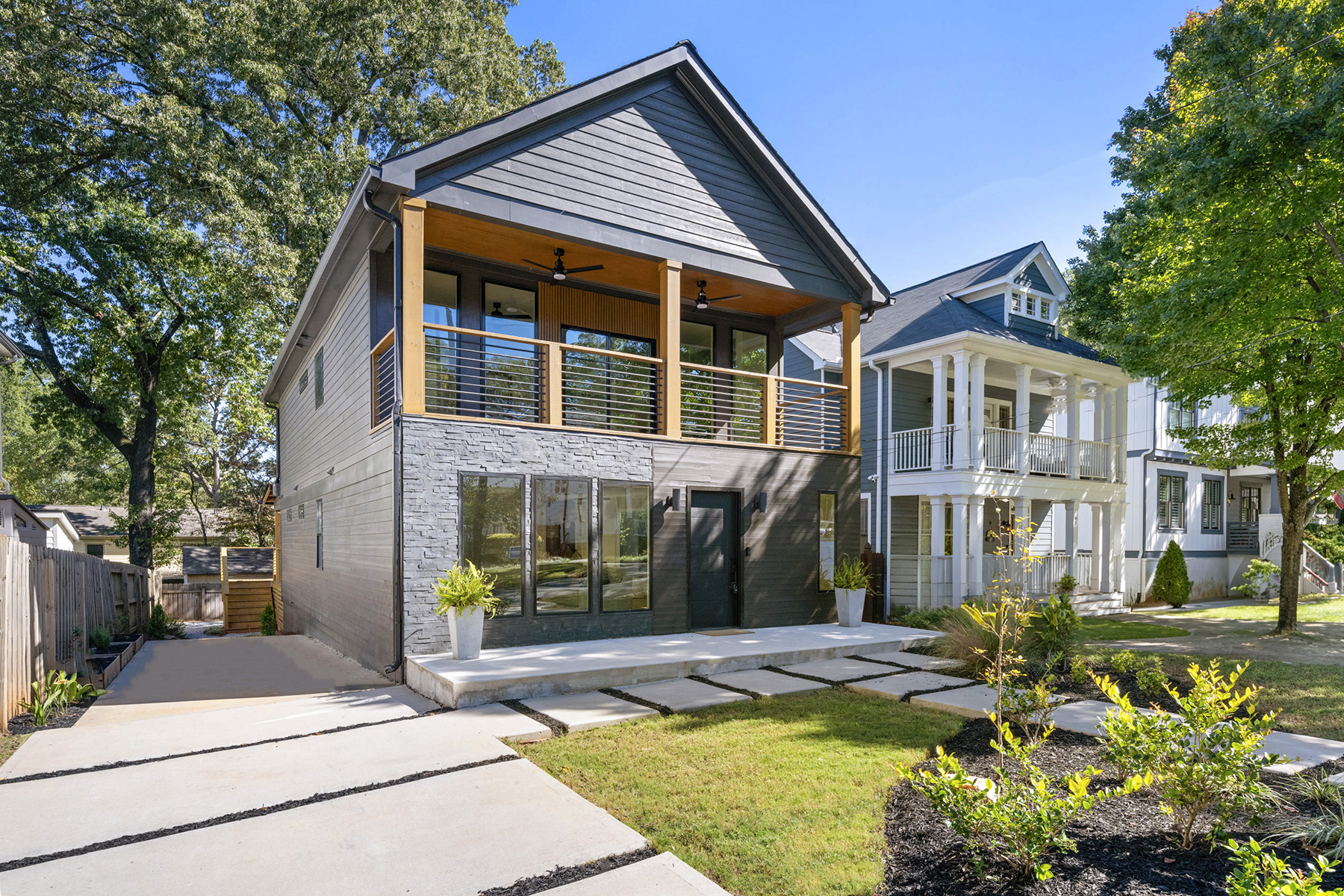 Enjoy Luxury and Convenience With This Contemporary Newer Construction