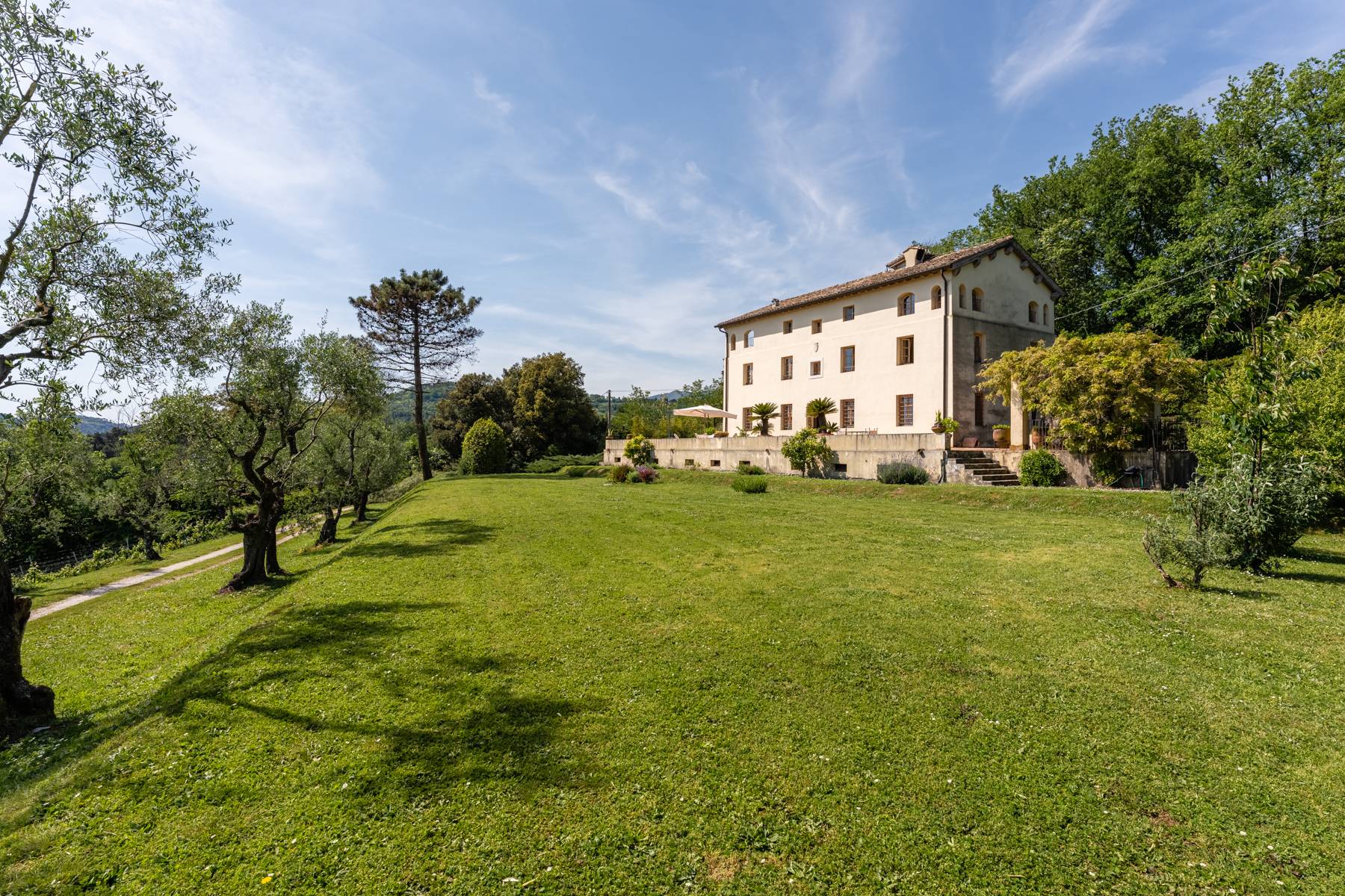 Luxurious villa on the hills of Lucca
