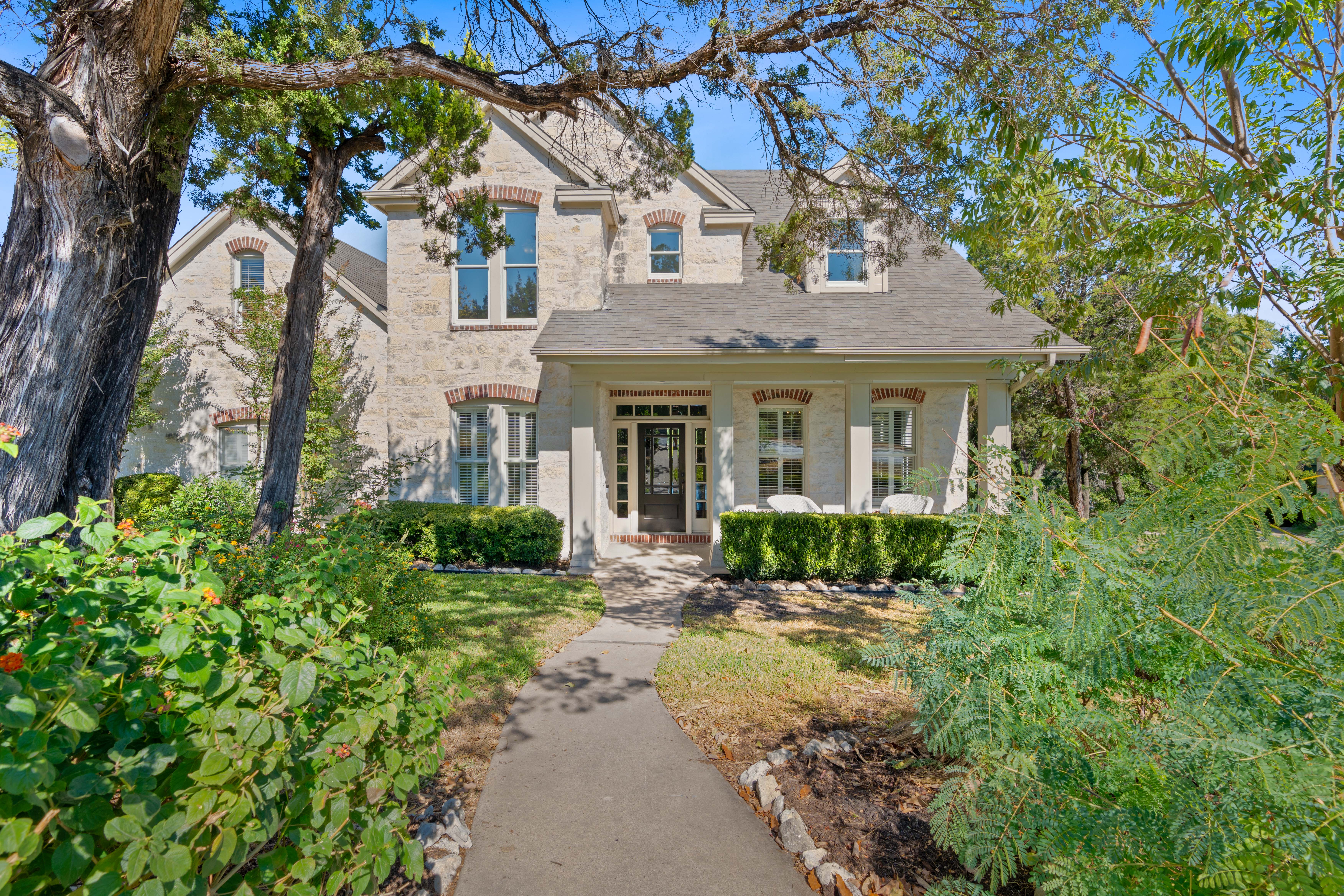 A Timeless Texas Style with Views and Privacy in Great Hills