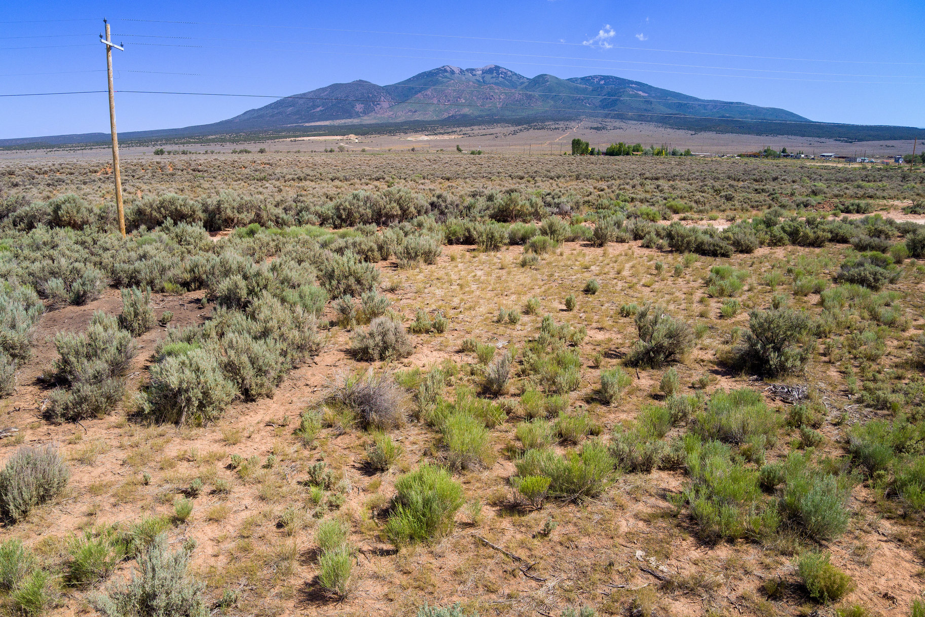 Spacious Lot with Mountain View Front and Back