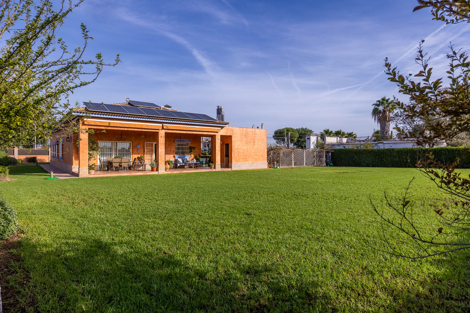 Detached house with large garden and orchard in Valdezorras