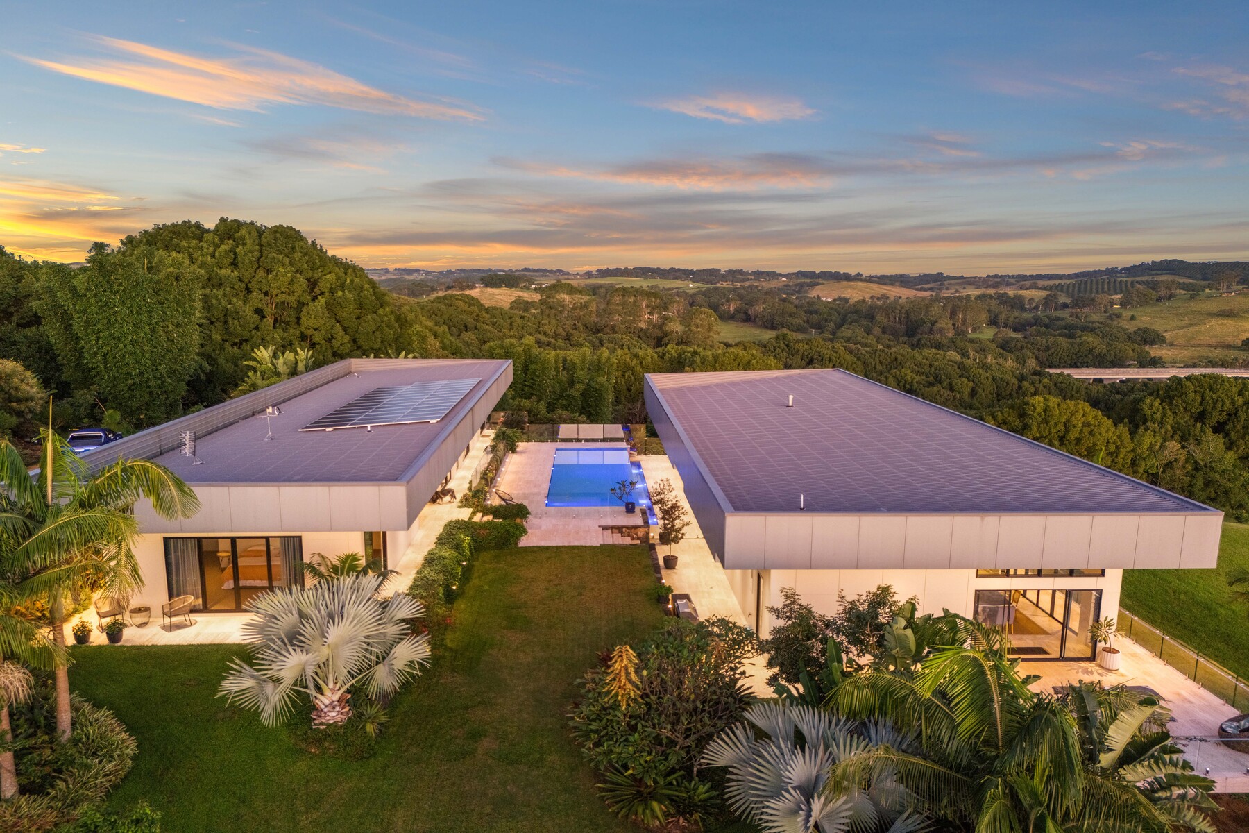 18 & 20 Pioneers Crescent, Bangalow