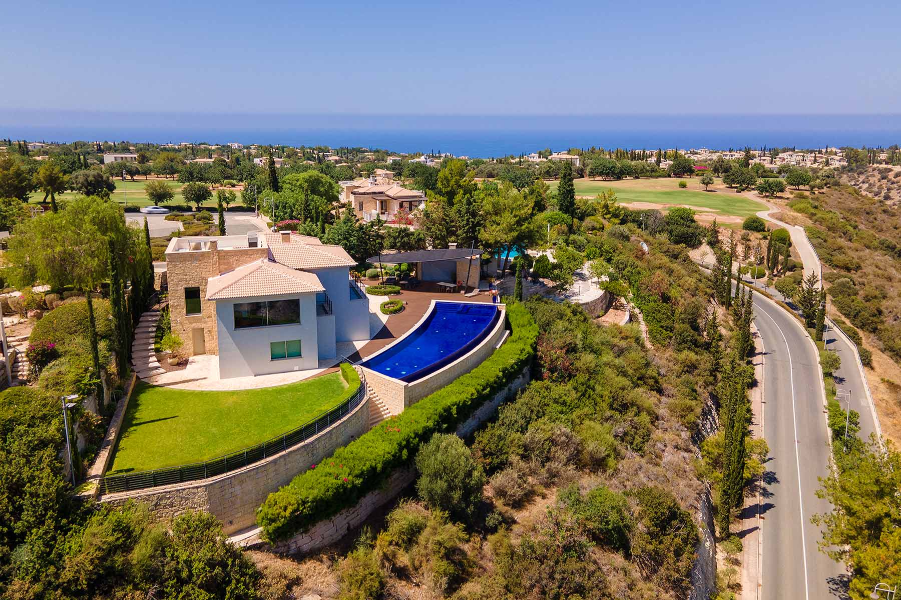 Luxury Mansion with Four Bedroom in Aphrodite Hills Golf Resort