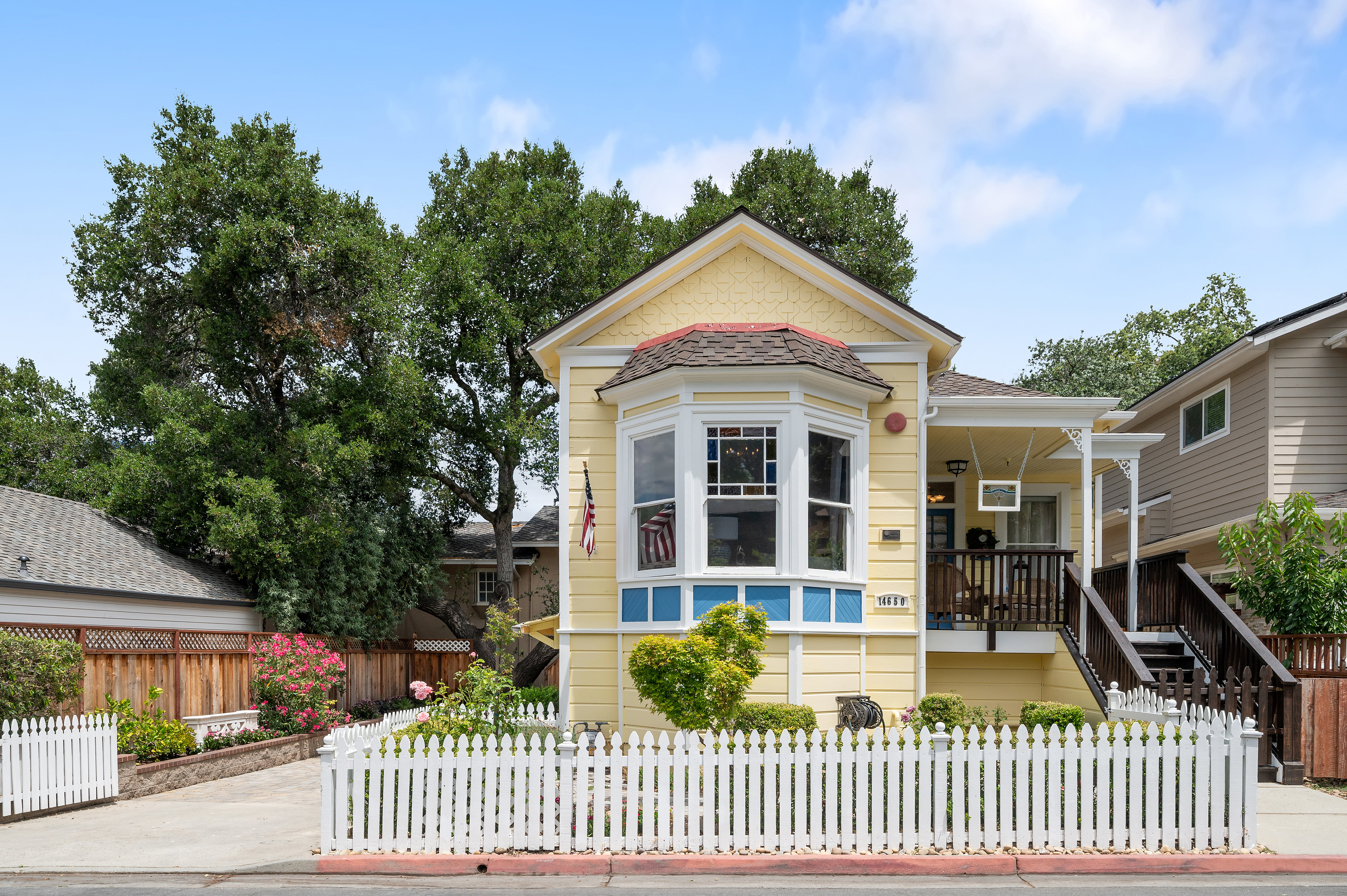 Charming Victorian Farmhouse in Downtown Saratoga