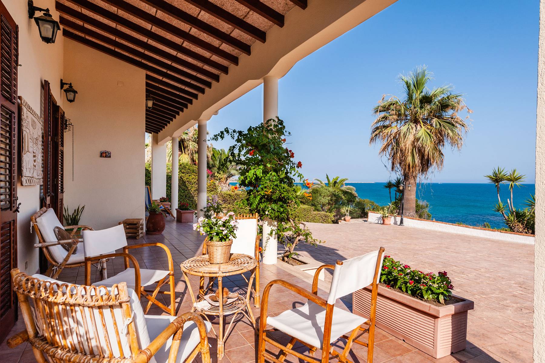 Exclusive villa on the coast of Licata