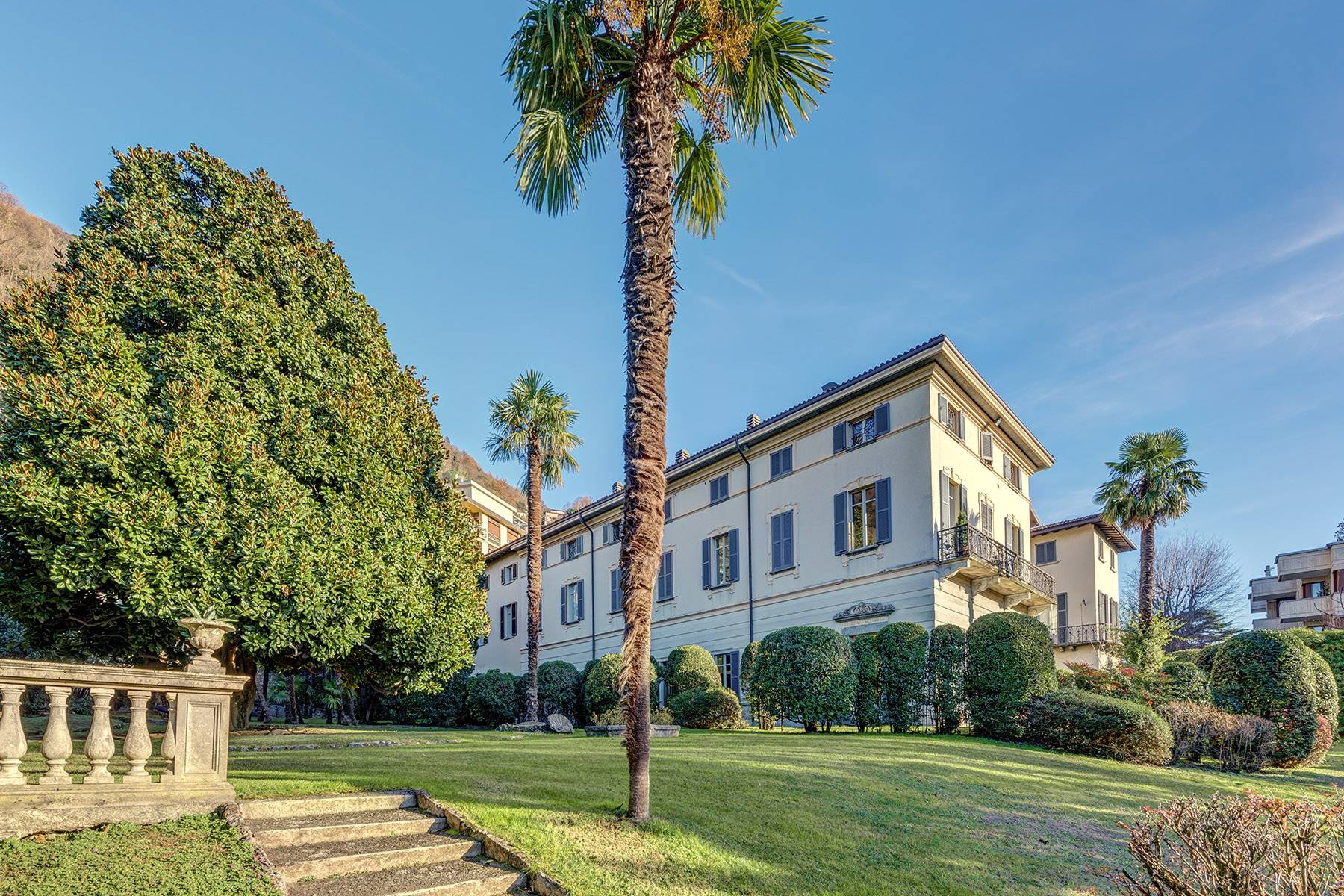 Prestigious apartment in the vicinity of the historic center of Como