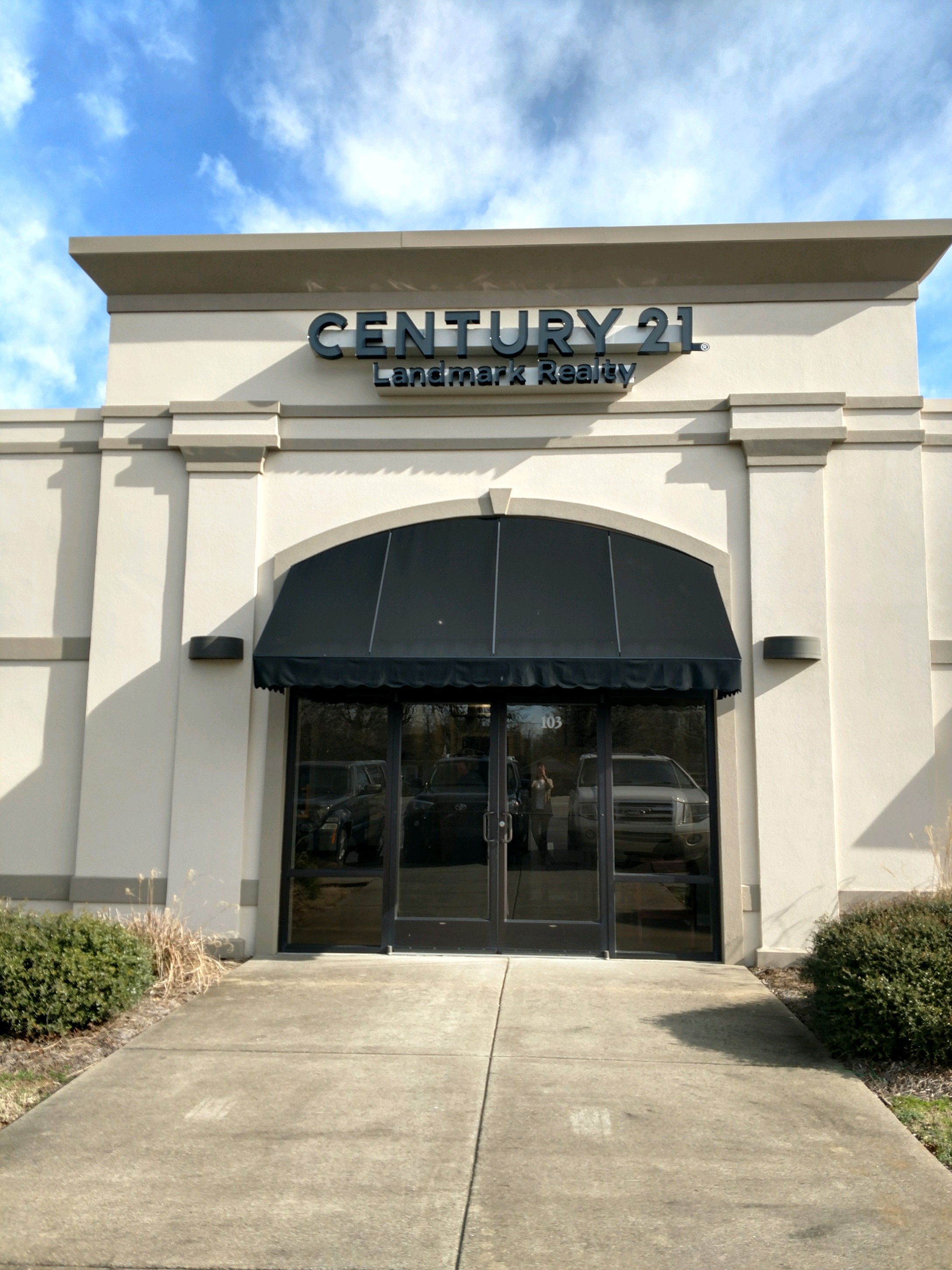 CENTURY 21 Landmark Realty, USA Real Estate Office CENTURY 21 Global