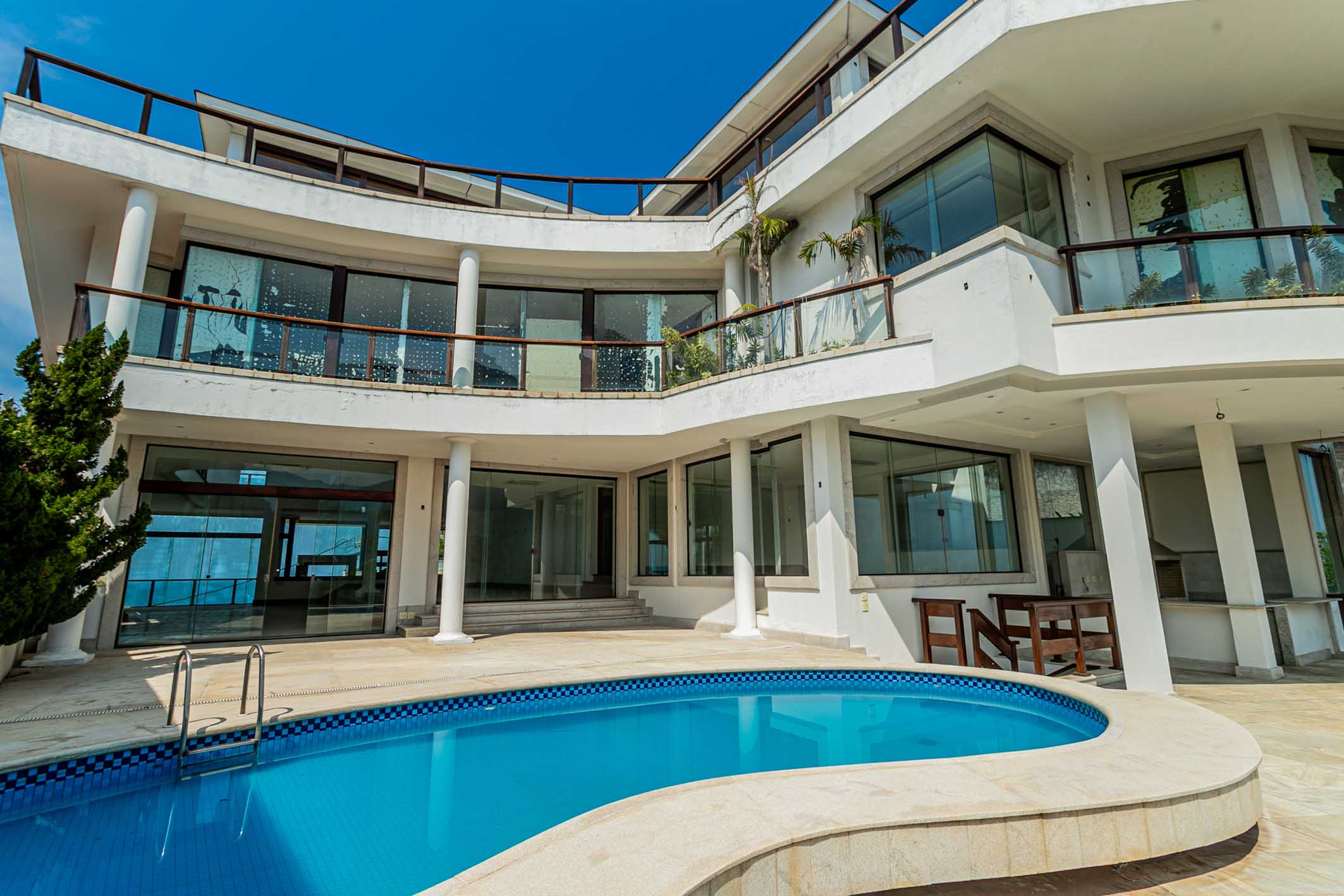 Exclusive mansion with panoramic views of the Atlantic Ocean