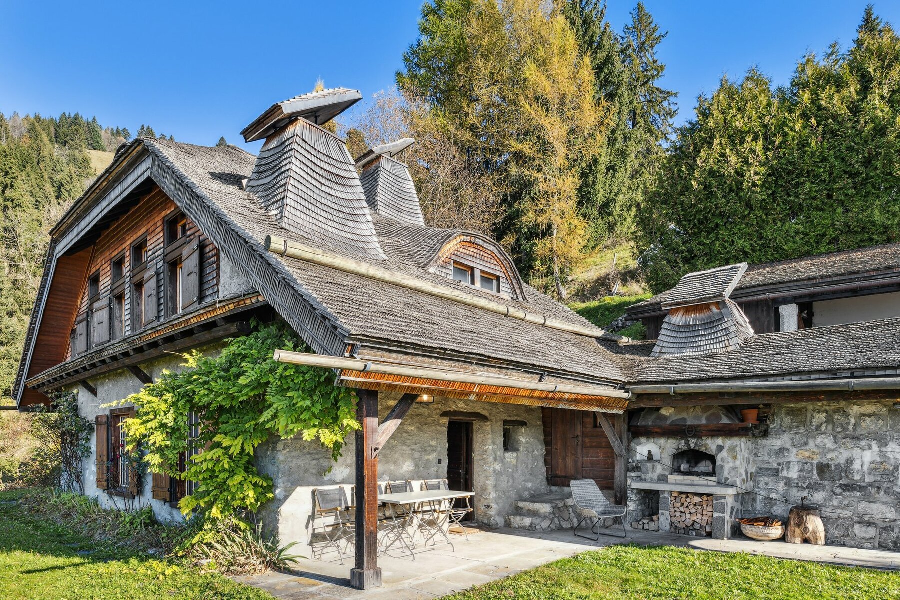 Exceptional panorama for this Chalet steeped in history in Sonchaux