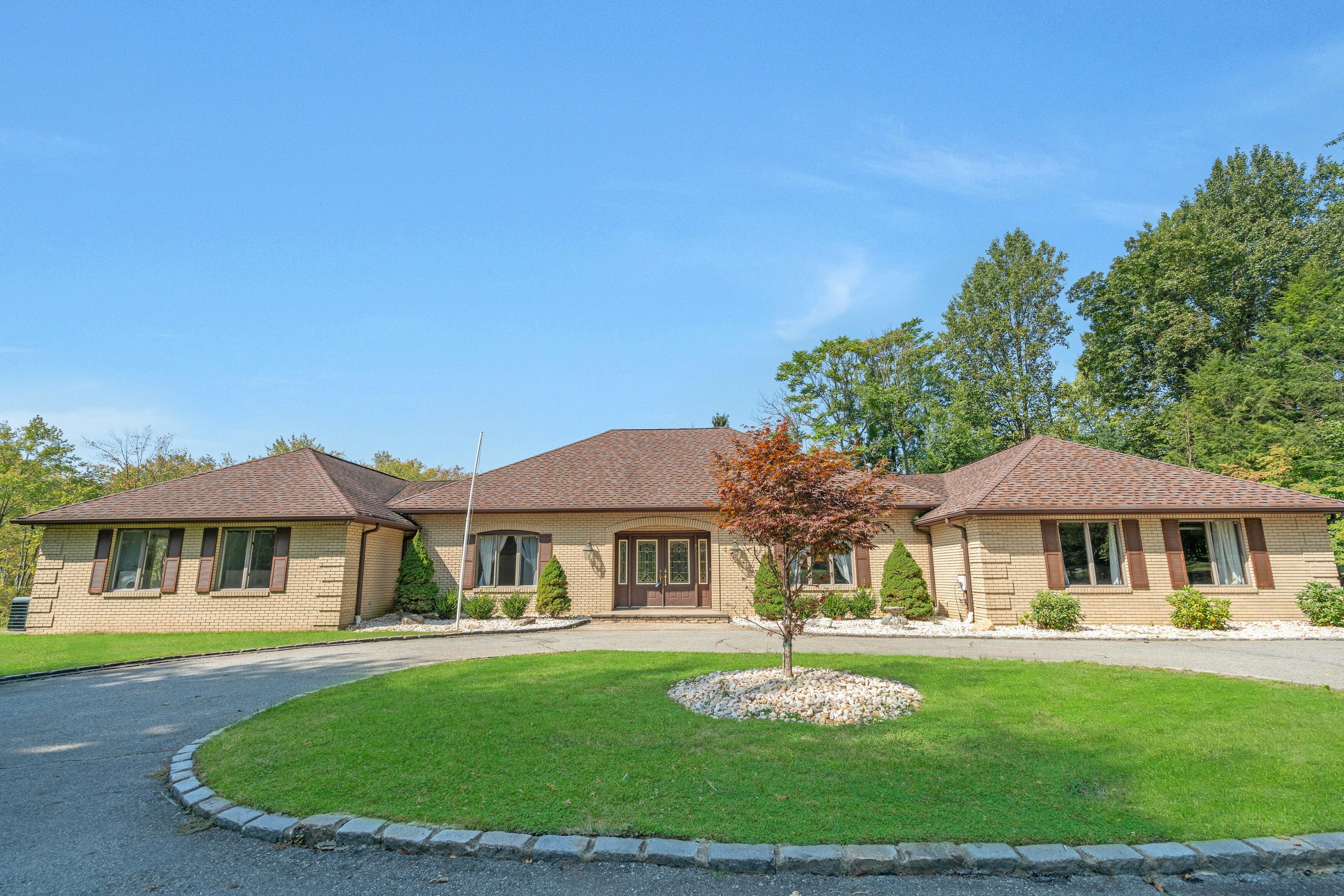 931 Marie Court, Franklin Lakes, NJ 07417