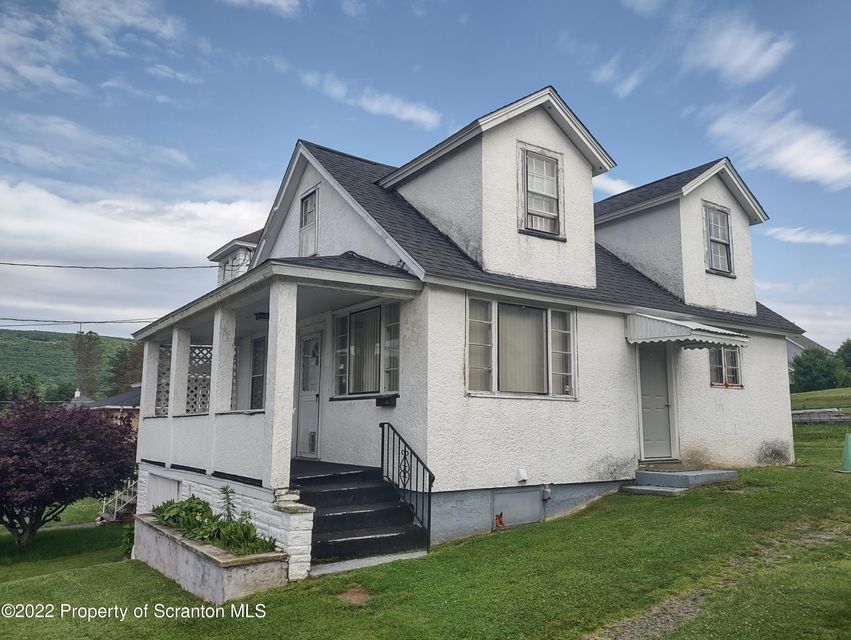 Couzen St, Eynon, PA 18403