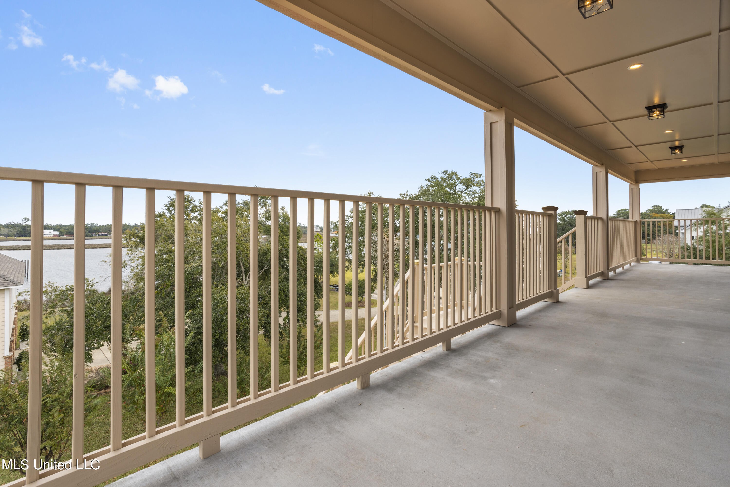 238 Lovers Ln, Ocean Springs, MS 39564