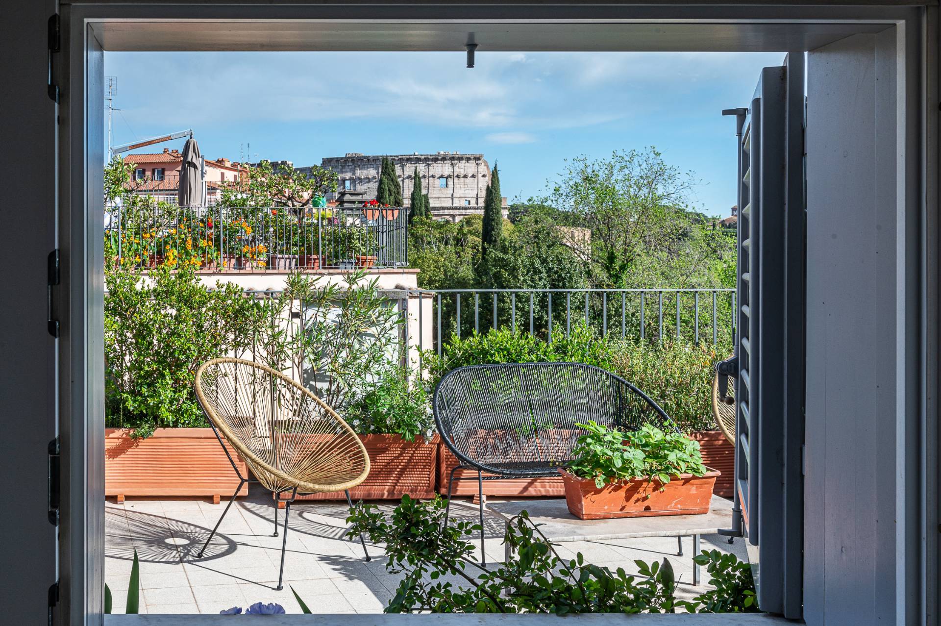 Magnificent townhouse overlooking the Colosseum