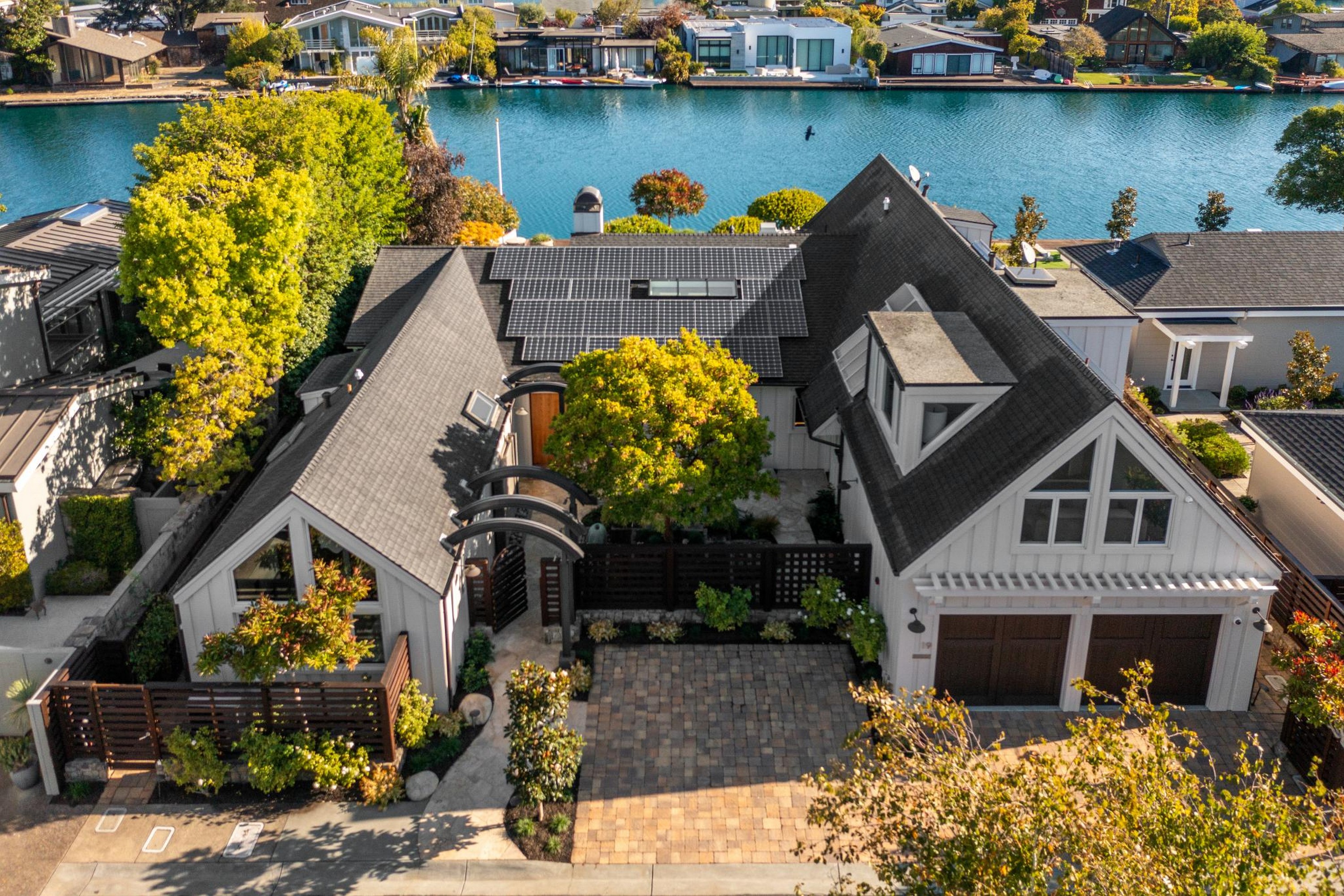 Stunning Belvedere Lagoon Estate