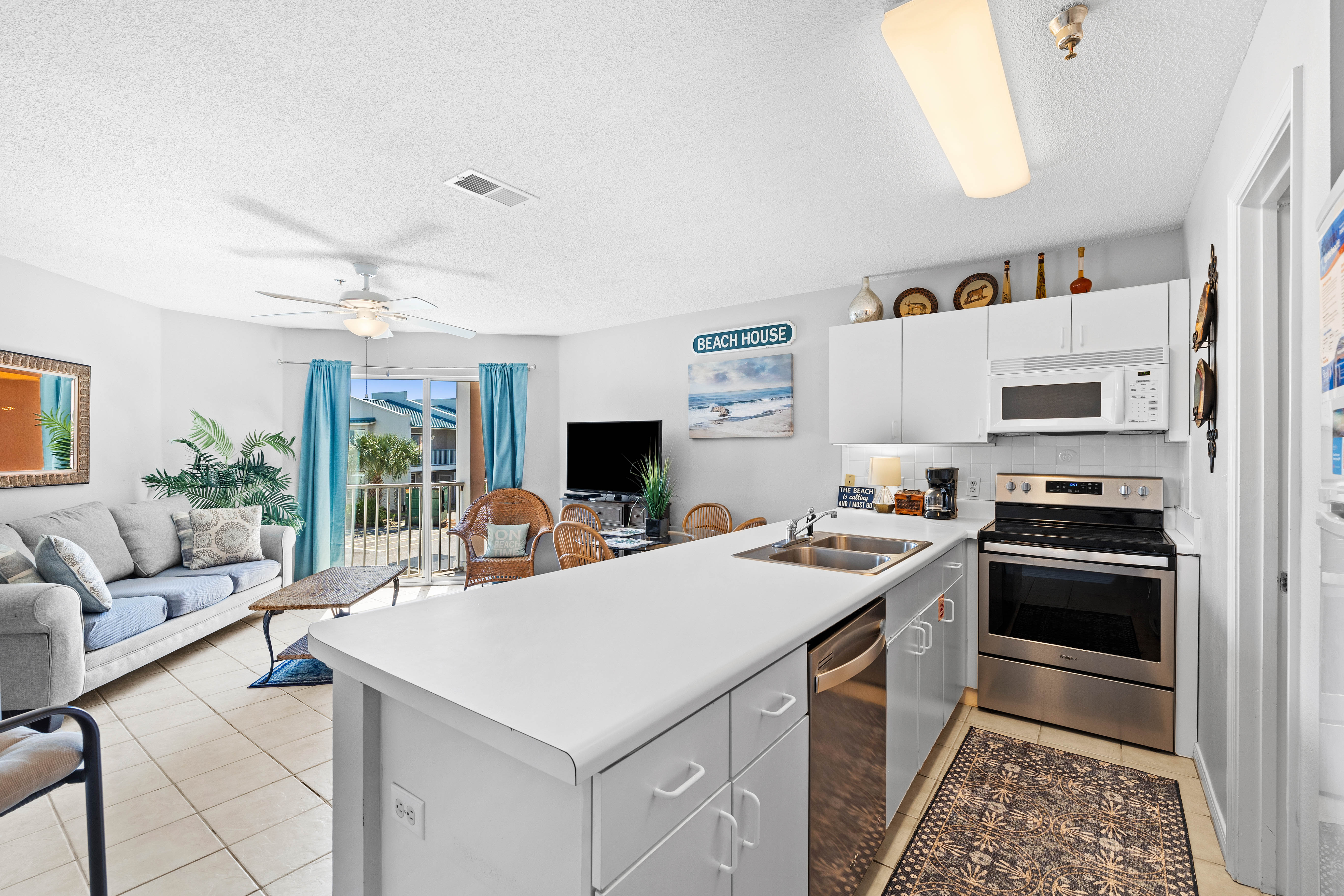 Charming Condo In Small Complex Steps From The Beach