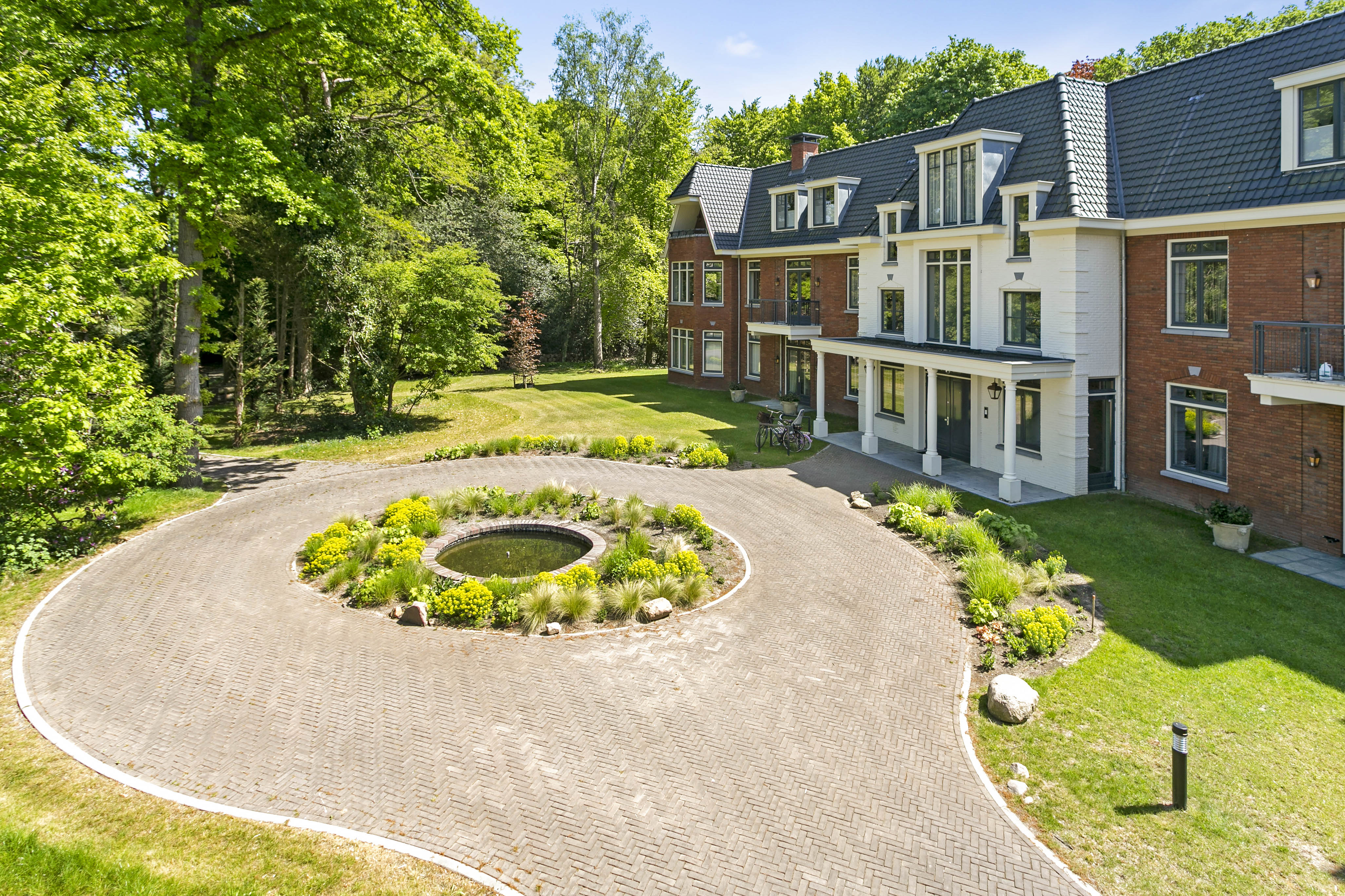 Luxury apartment villa on beautiful estate in Laren