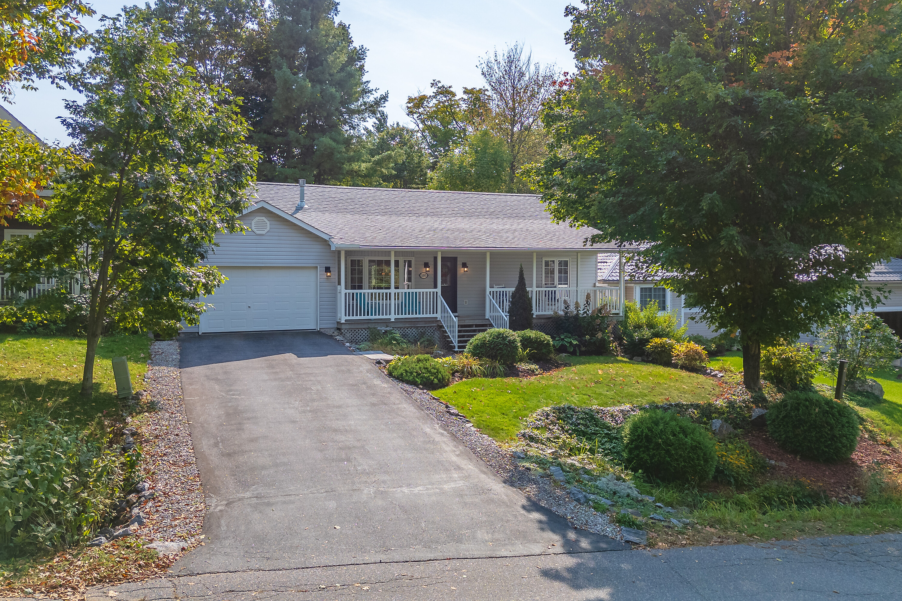 Inviting Gravenhurst Bungalow