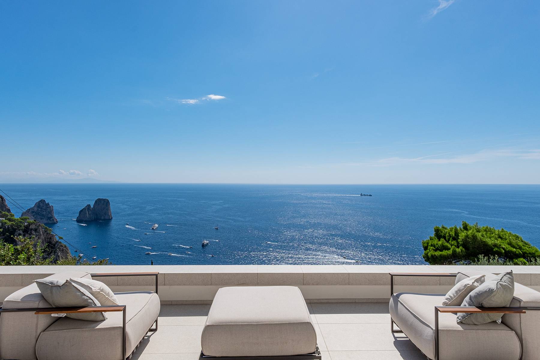 Design property with a breath taking view on the Faraglioni rocks