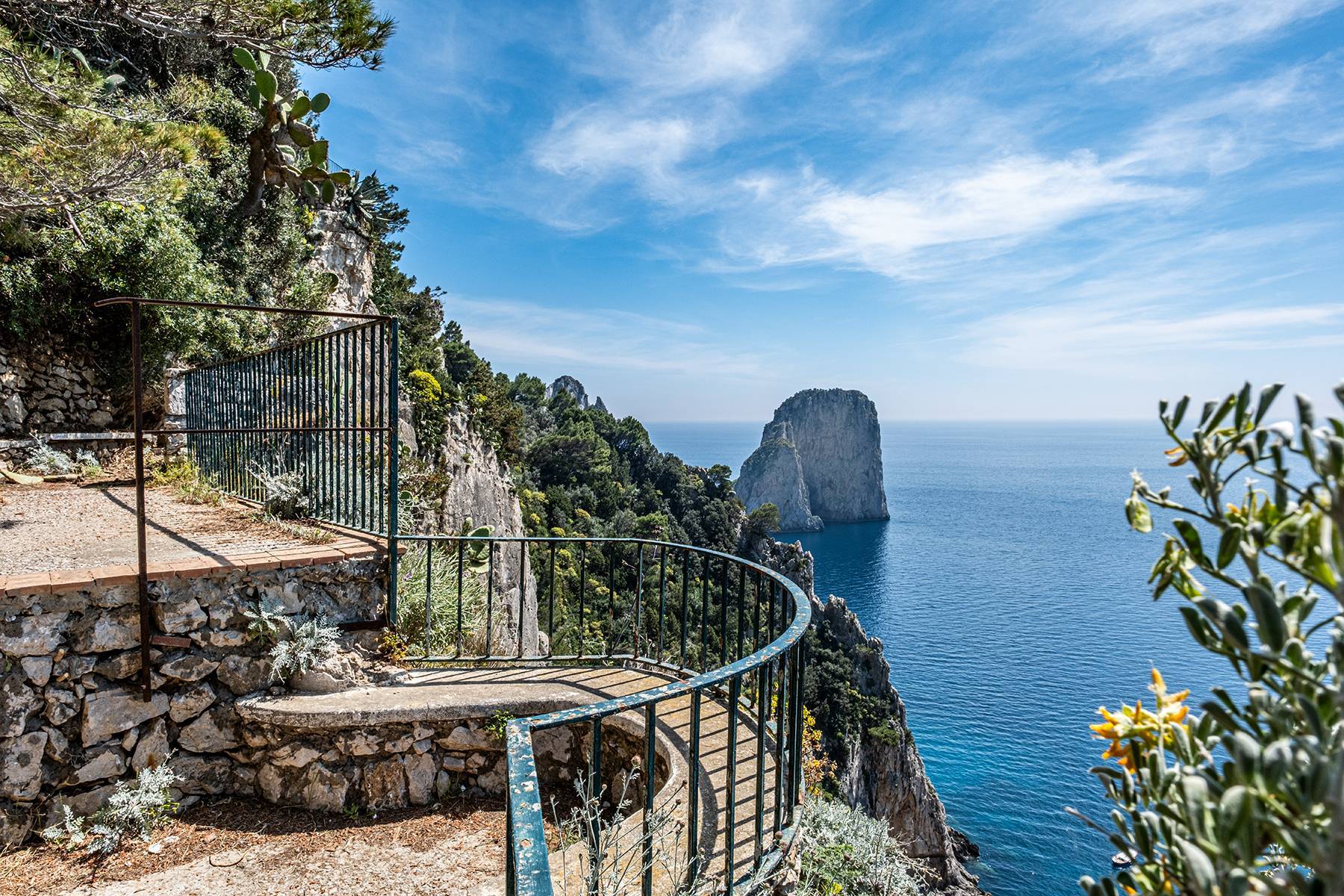 Villa with a breathtaking view on the Faraglioni rocks