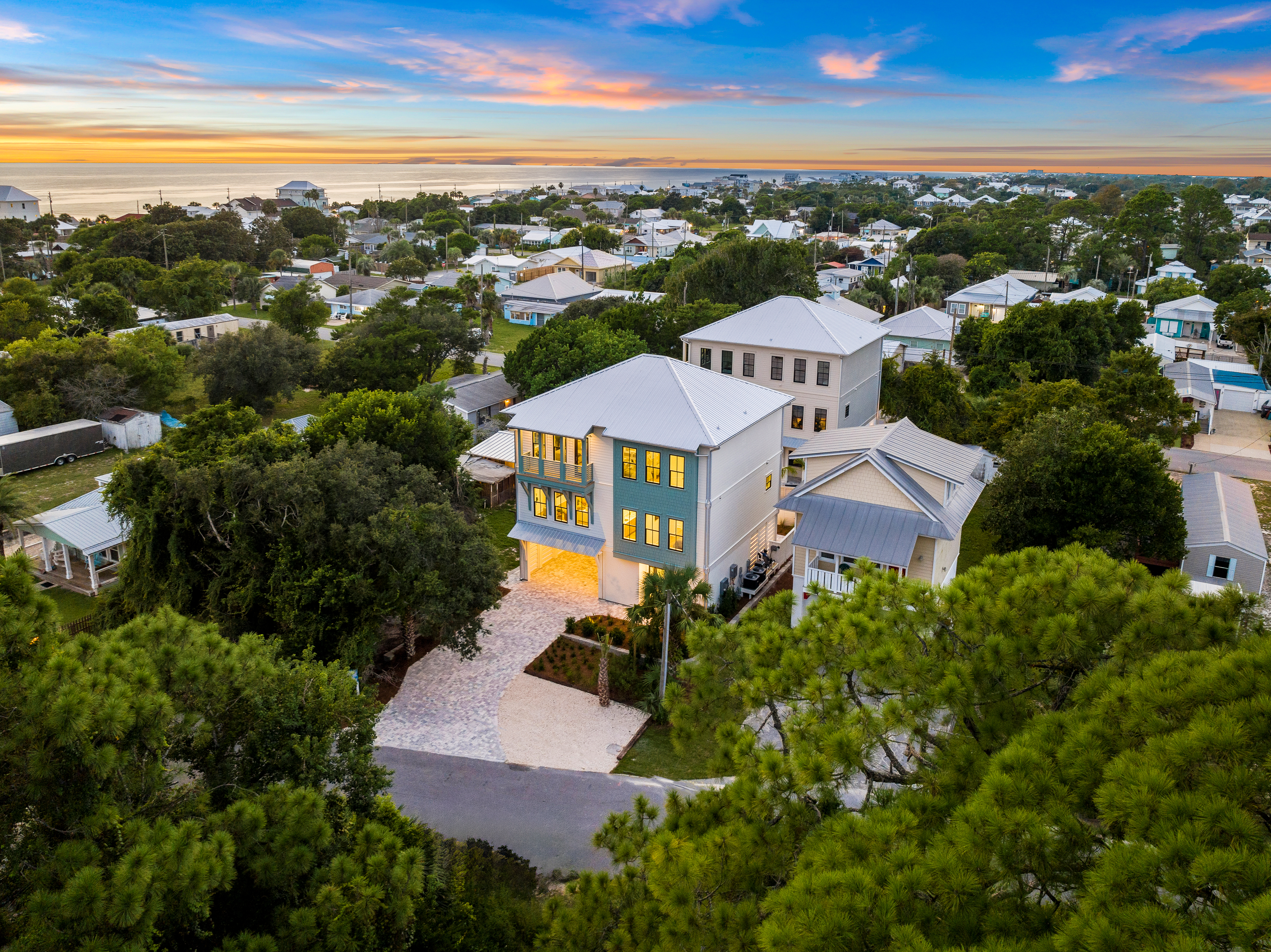 Spacious Beach Home With Pool And Oversized Entertainment Patio