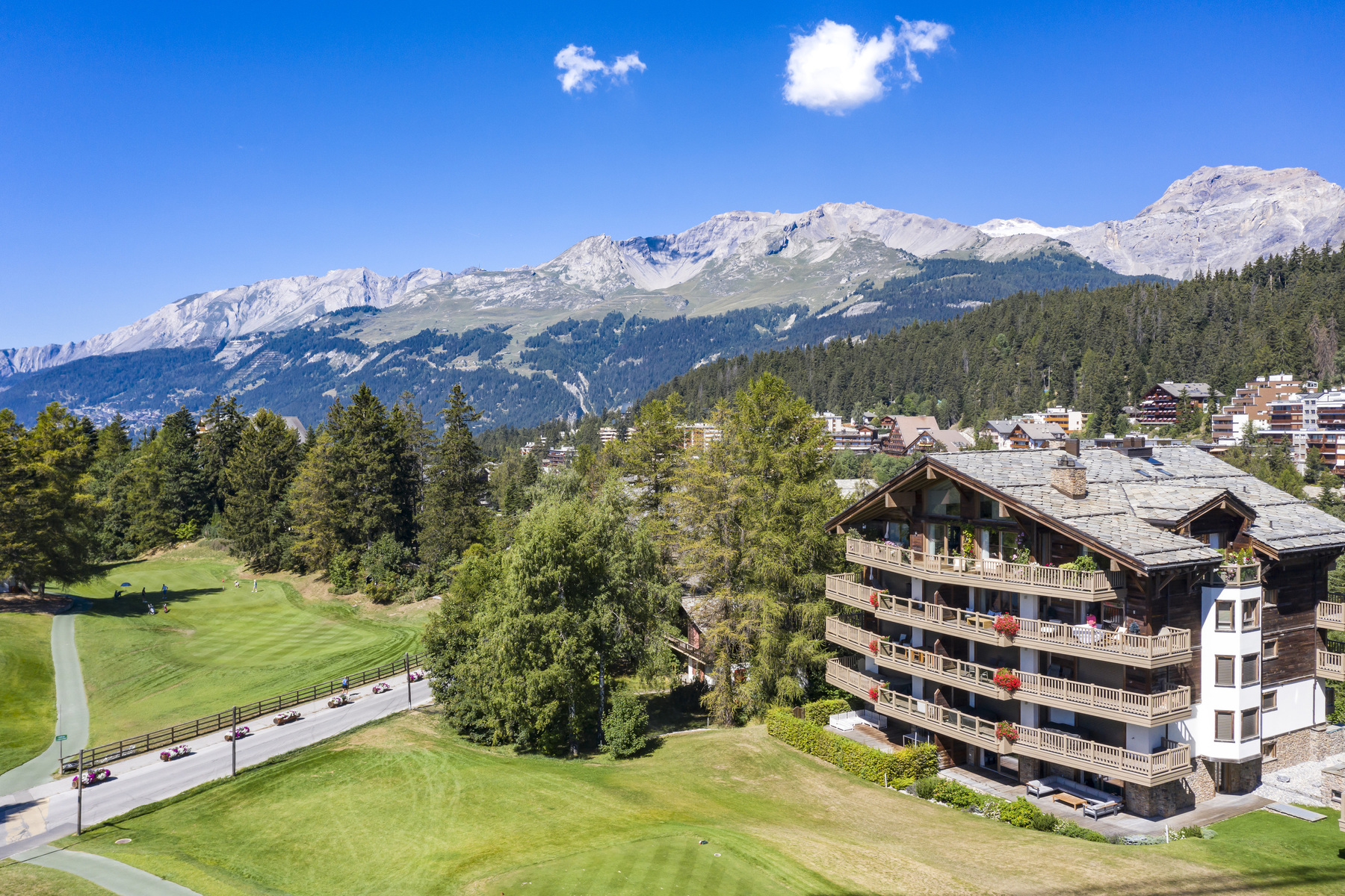 Rare 3.5 luxury with services - hyper center of Crans