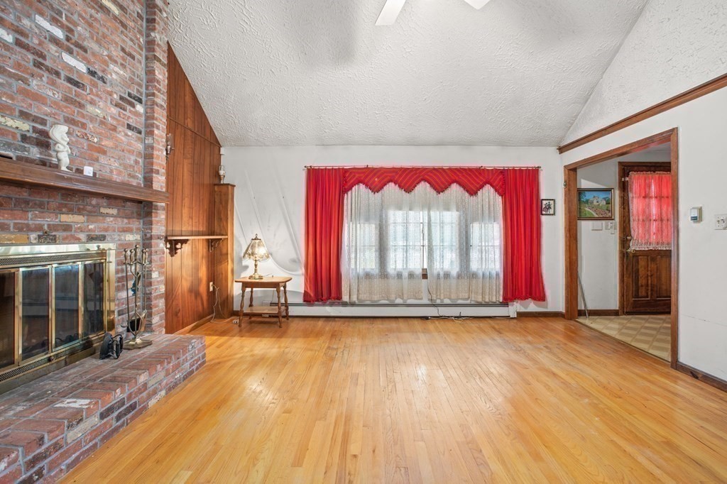 74 Lovejoy Rd, Andover, MA 01810