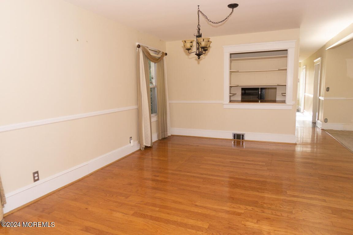 342 Sycamore Ave, Shrewsbury, NJ 07702