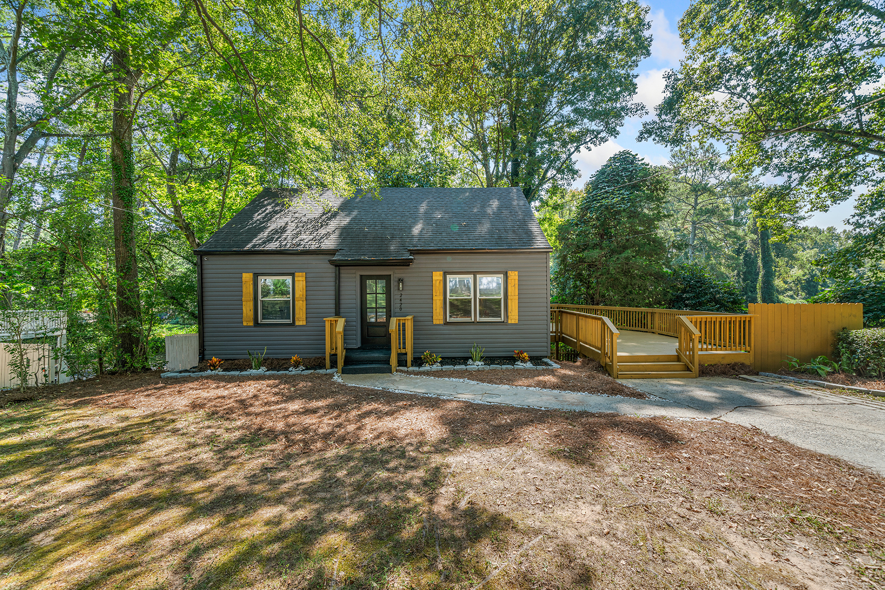 Beautifully Renovated Cape Cod inspired Bungalow in East Point