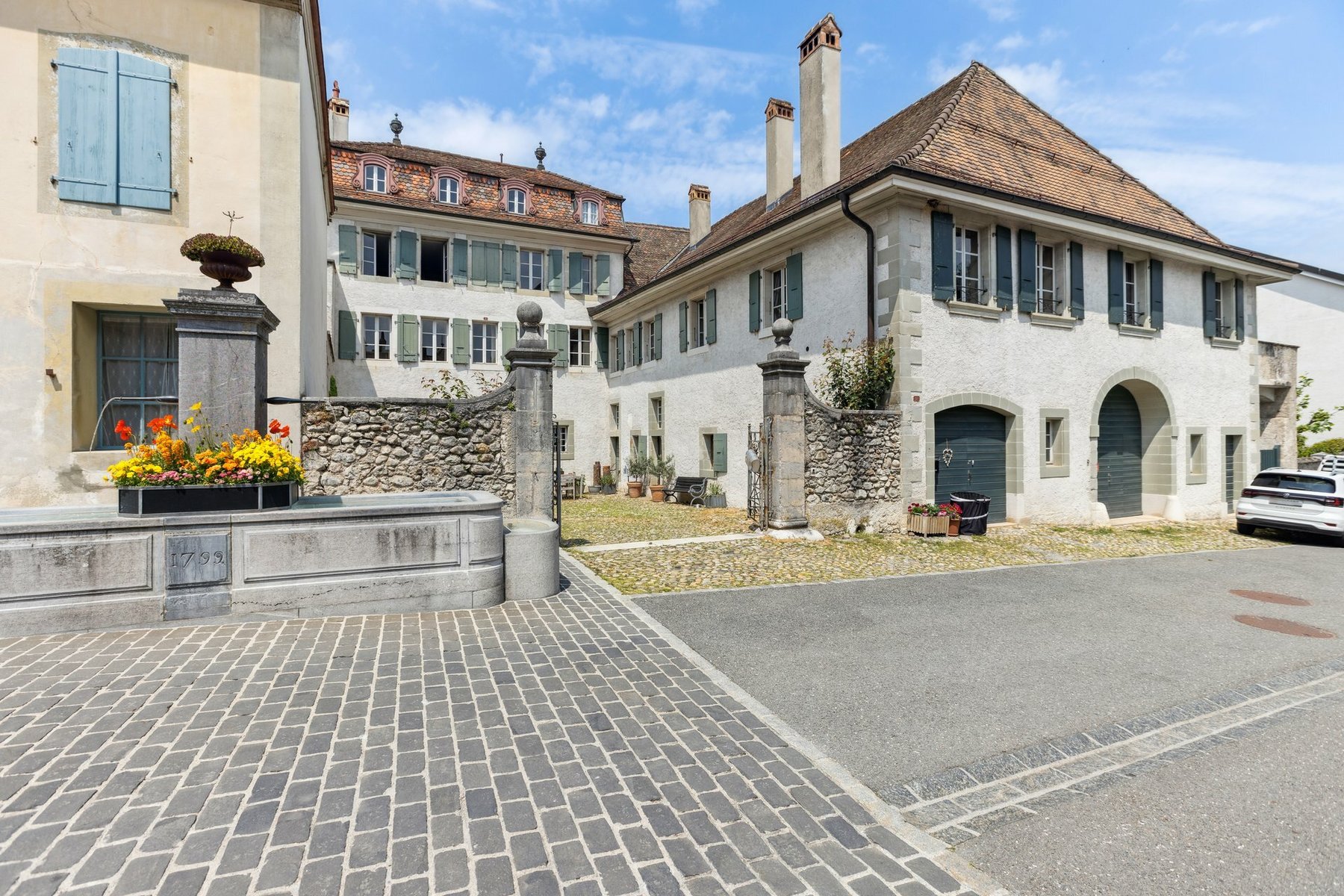 Magnificent town house with character in the heart of Aubonne