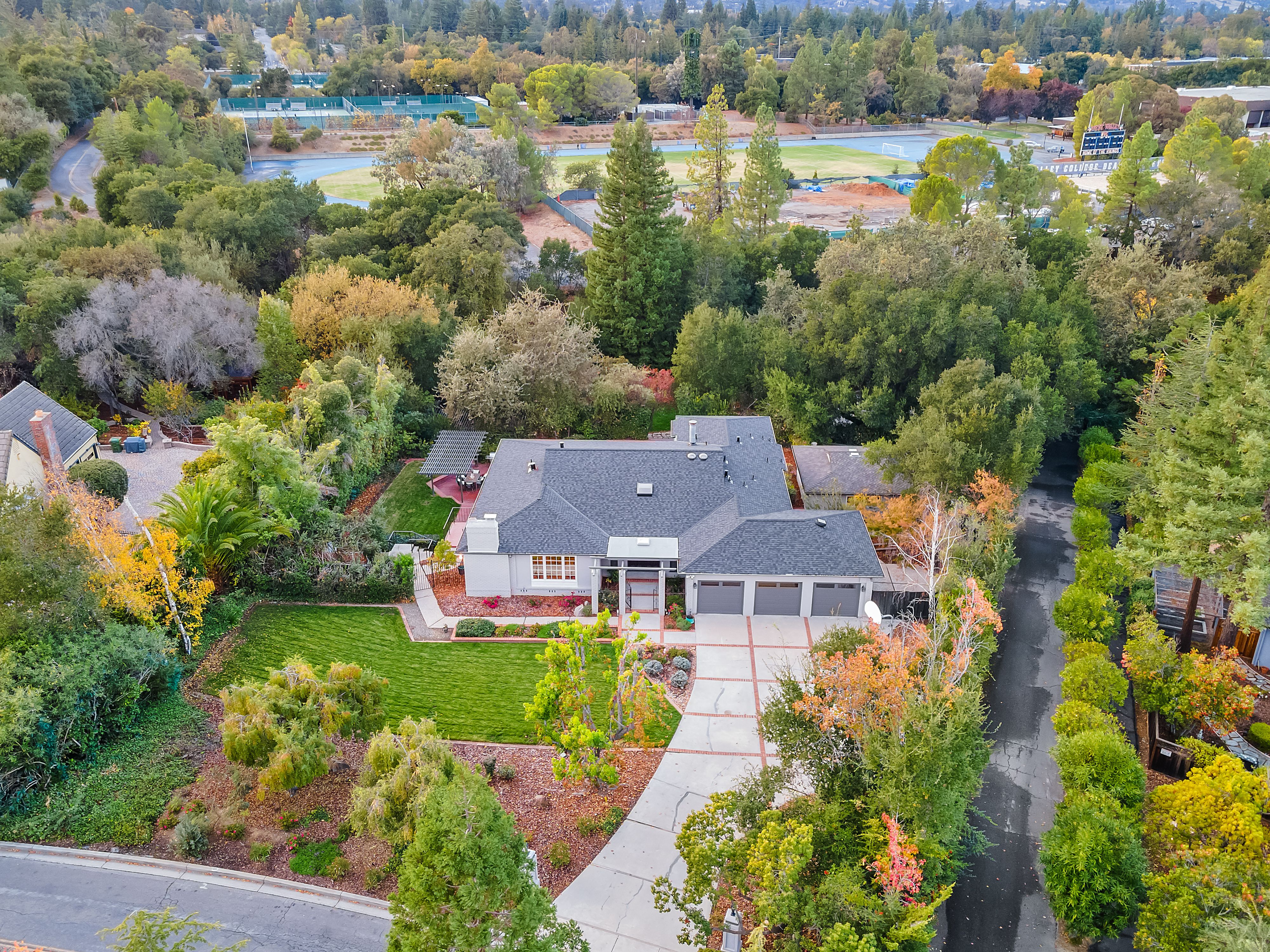 Beautiful Home on 1+ Acre in Saratoga