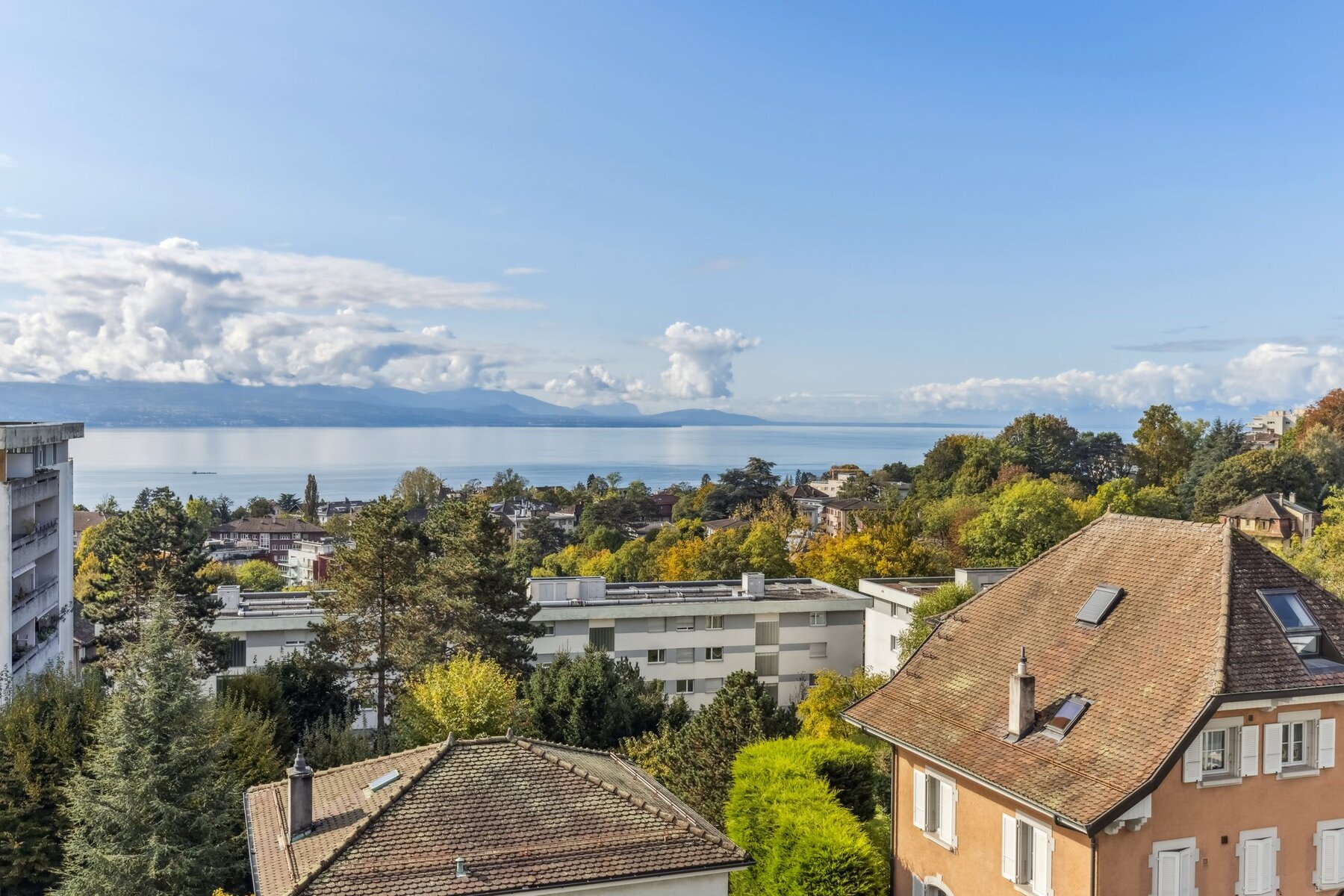 Unique penthouse in Pully with terrace and panoramic view