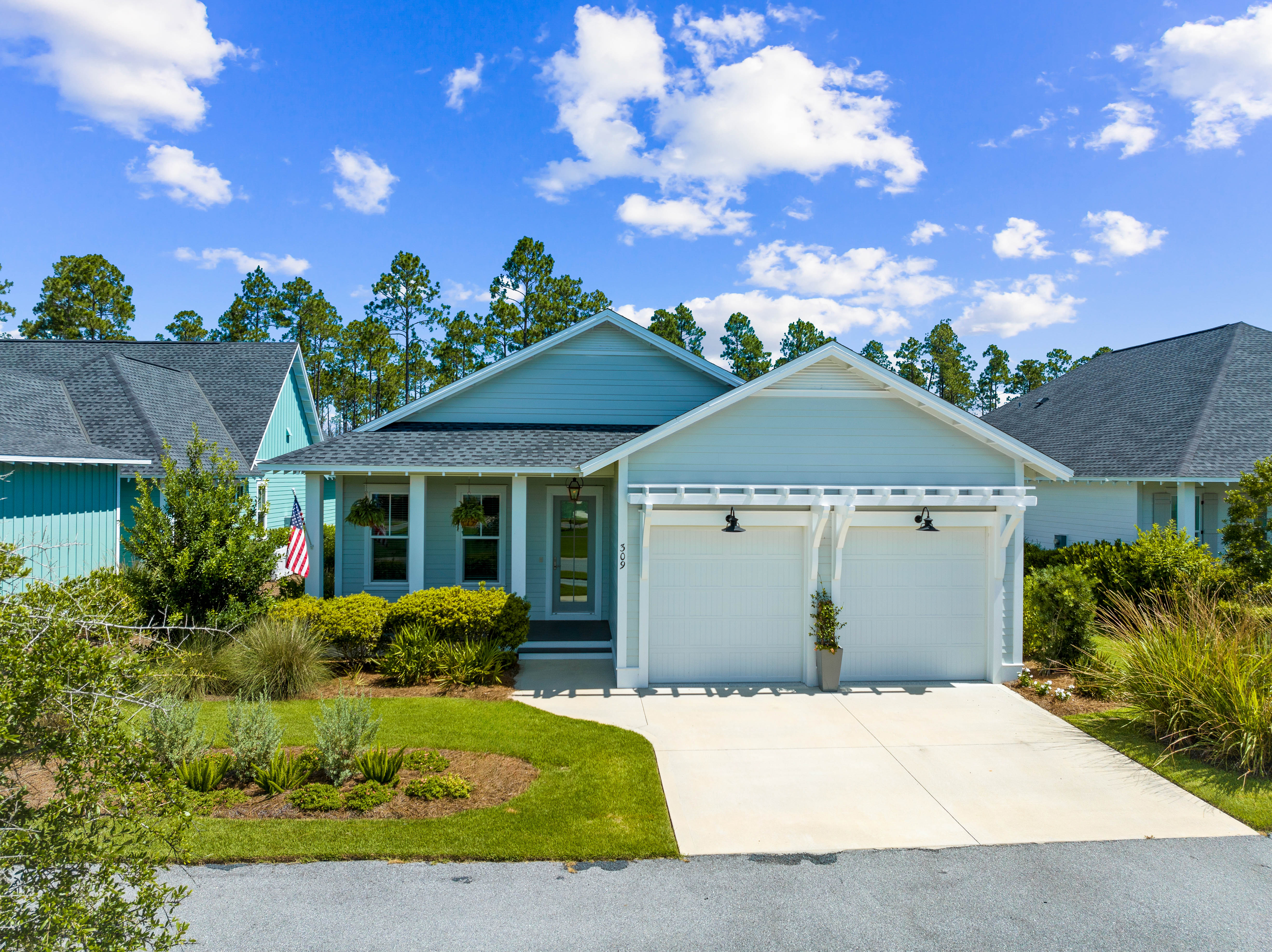 Home With Screened Porch Overlooking Pond And Woodland