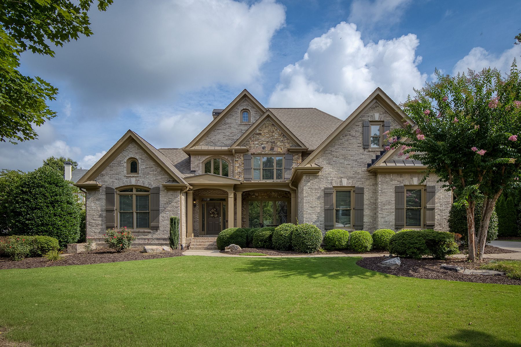 Gorgeous Laurel Springs Home With Beautiful Outdoor Oasis