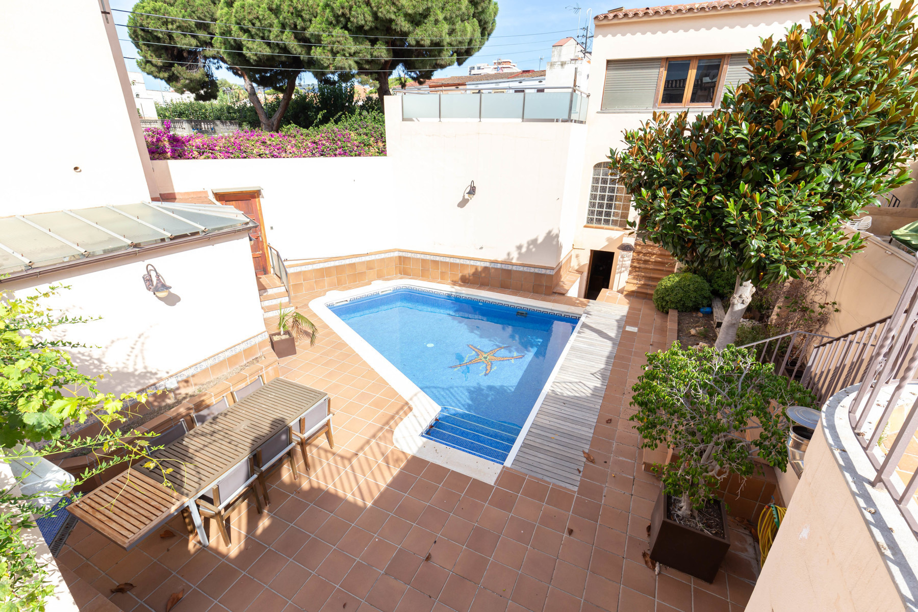 House with swimming pool and garage in the center of Vilassar de Mar