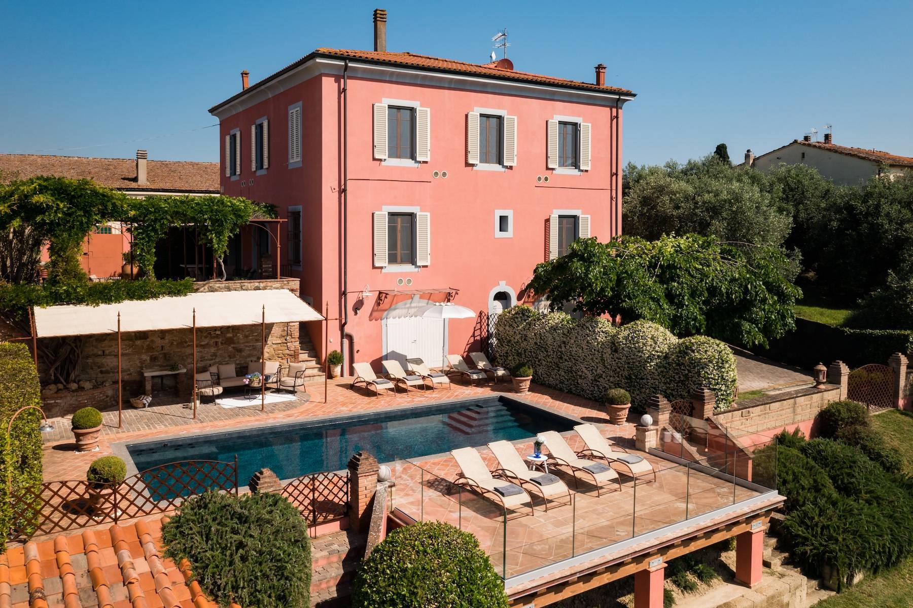 Elegance and style in the heart of a Tuscan medieval village