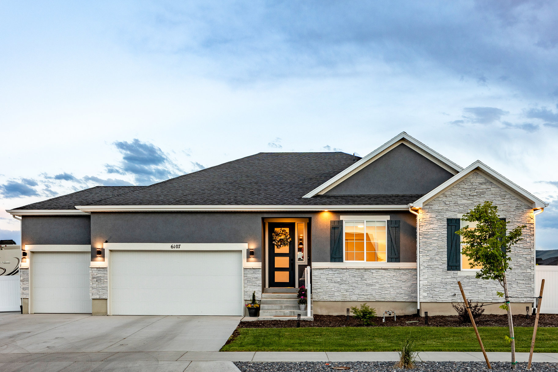 Beautiful New Home with Seamless Indoor/Outdoor Entertainment