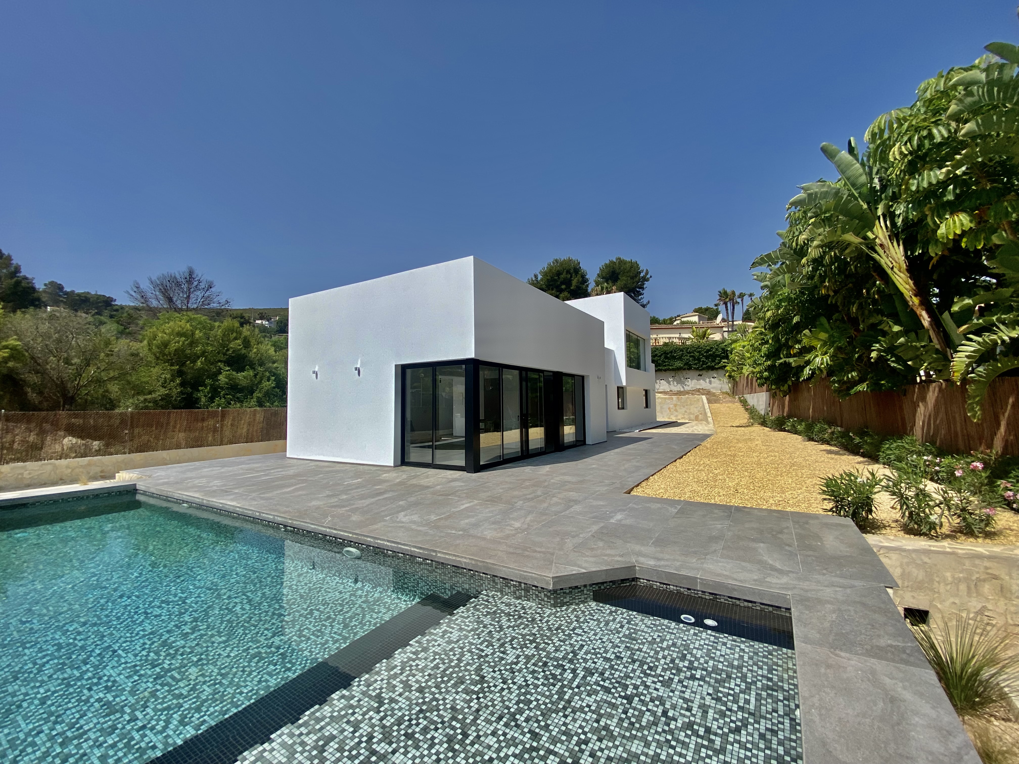 Modern Villa with Sculpture Ga